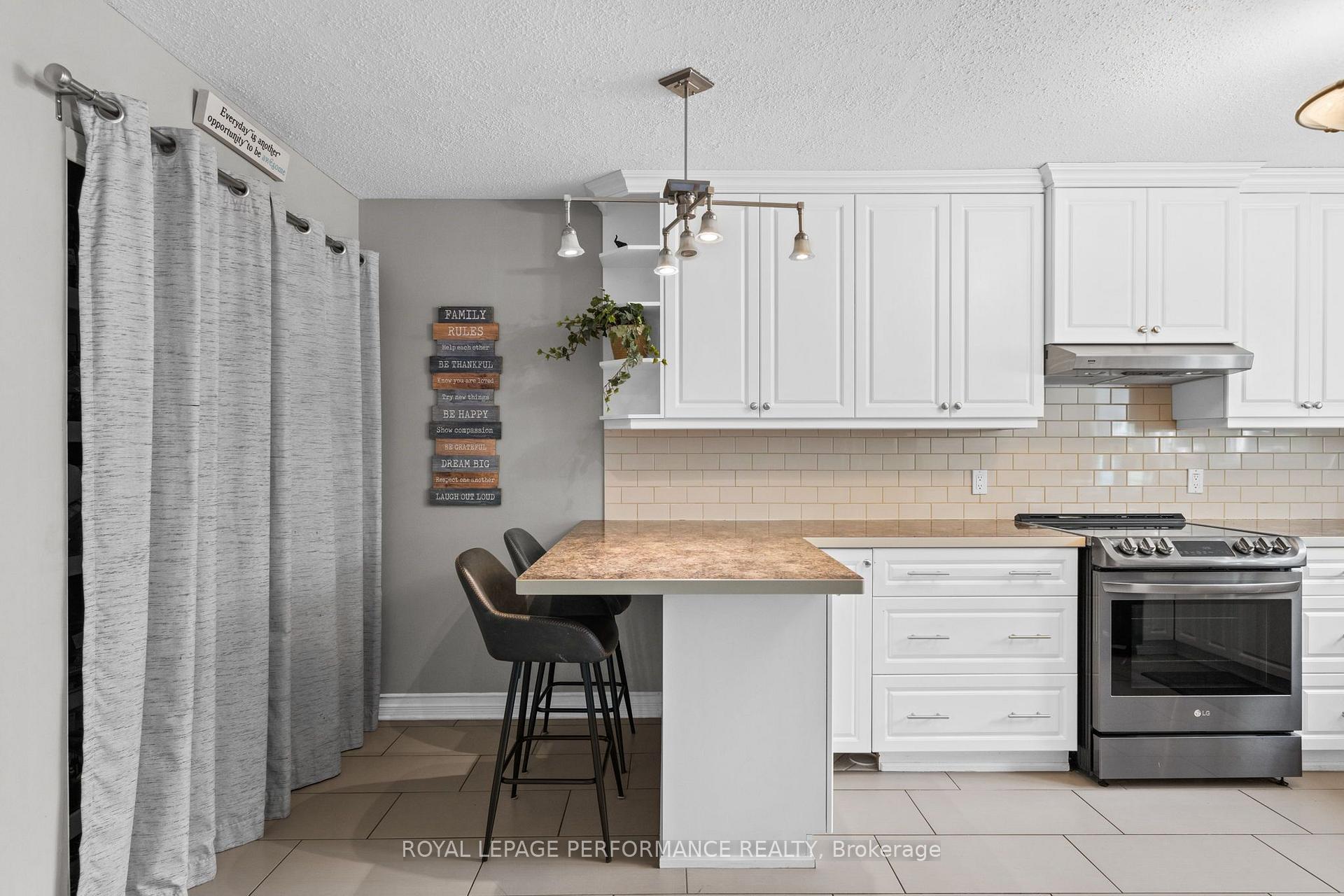 Photo 15 of 550 Foxview Place, Ottawa, CFB Rockcliffe and Area — HOMEH