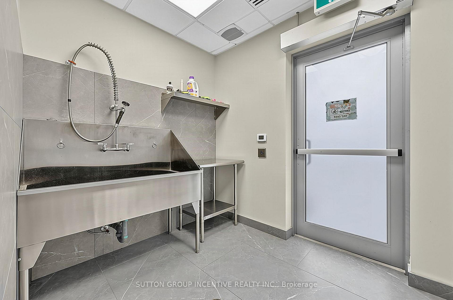 Photo 10 of Unit 1101, 58 Lakeside Terrace, Barrie, Little Lake — HOMEH