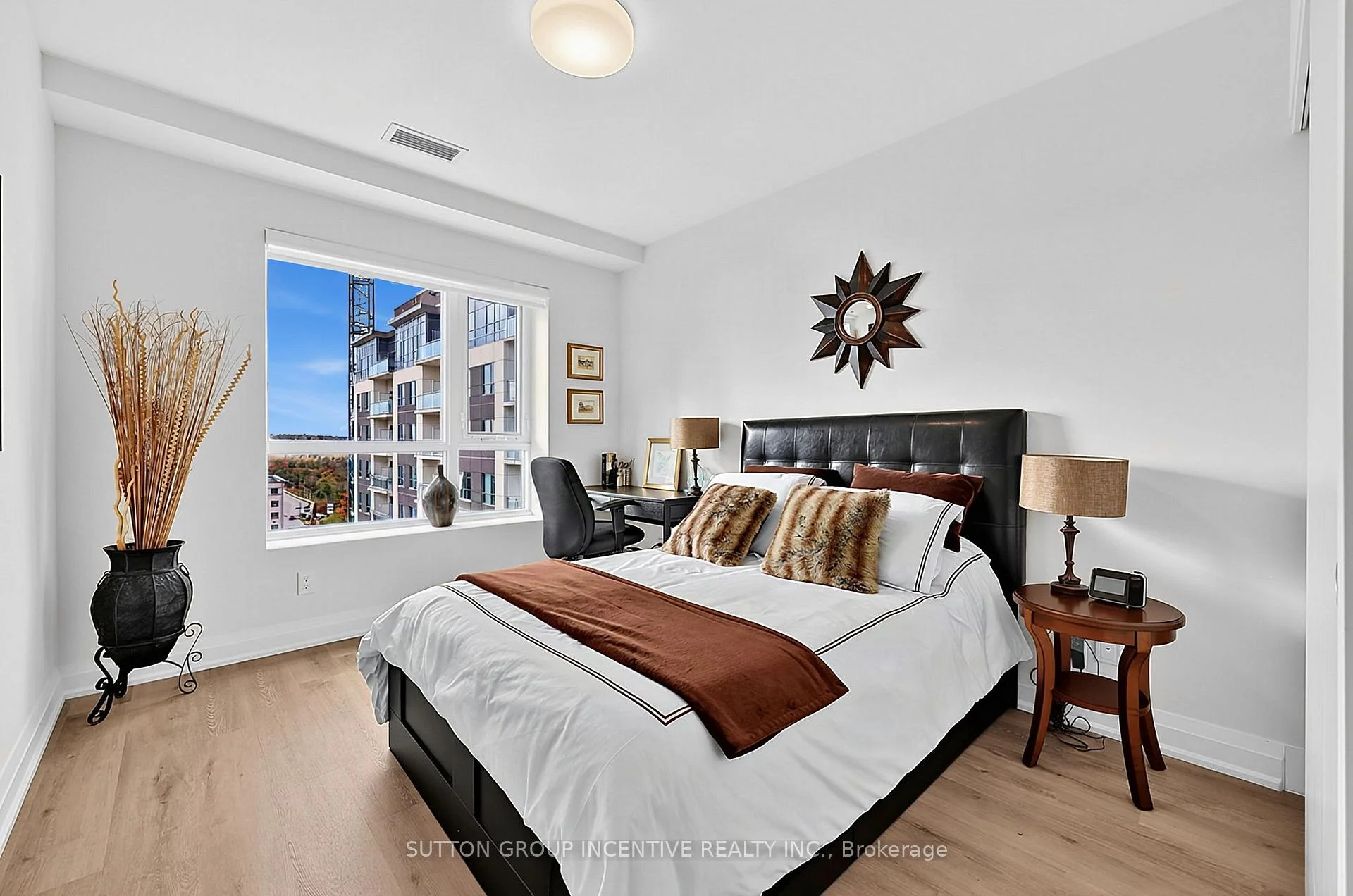 Photo 34 of Unit 1101, 58 Lakeside Terrace, Barrie, Little Lake — HOMEH
