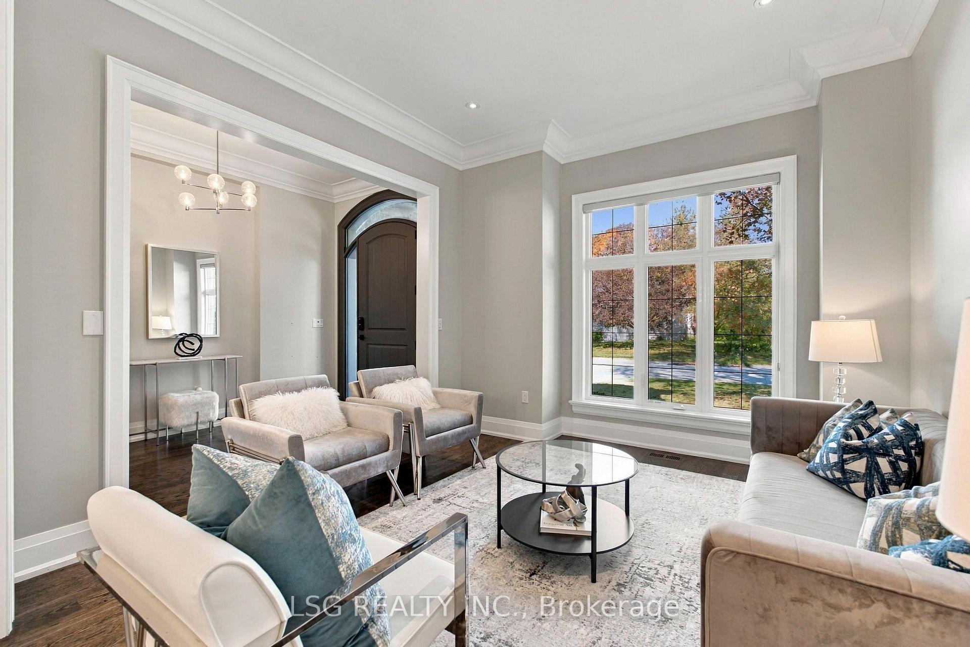 Photo 8 of 93 Kennedy Street E, Aurora, Aurora Village — HOMEH
