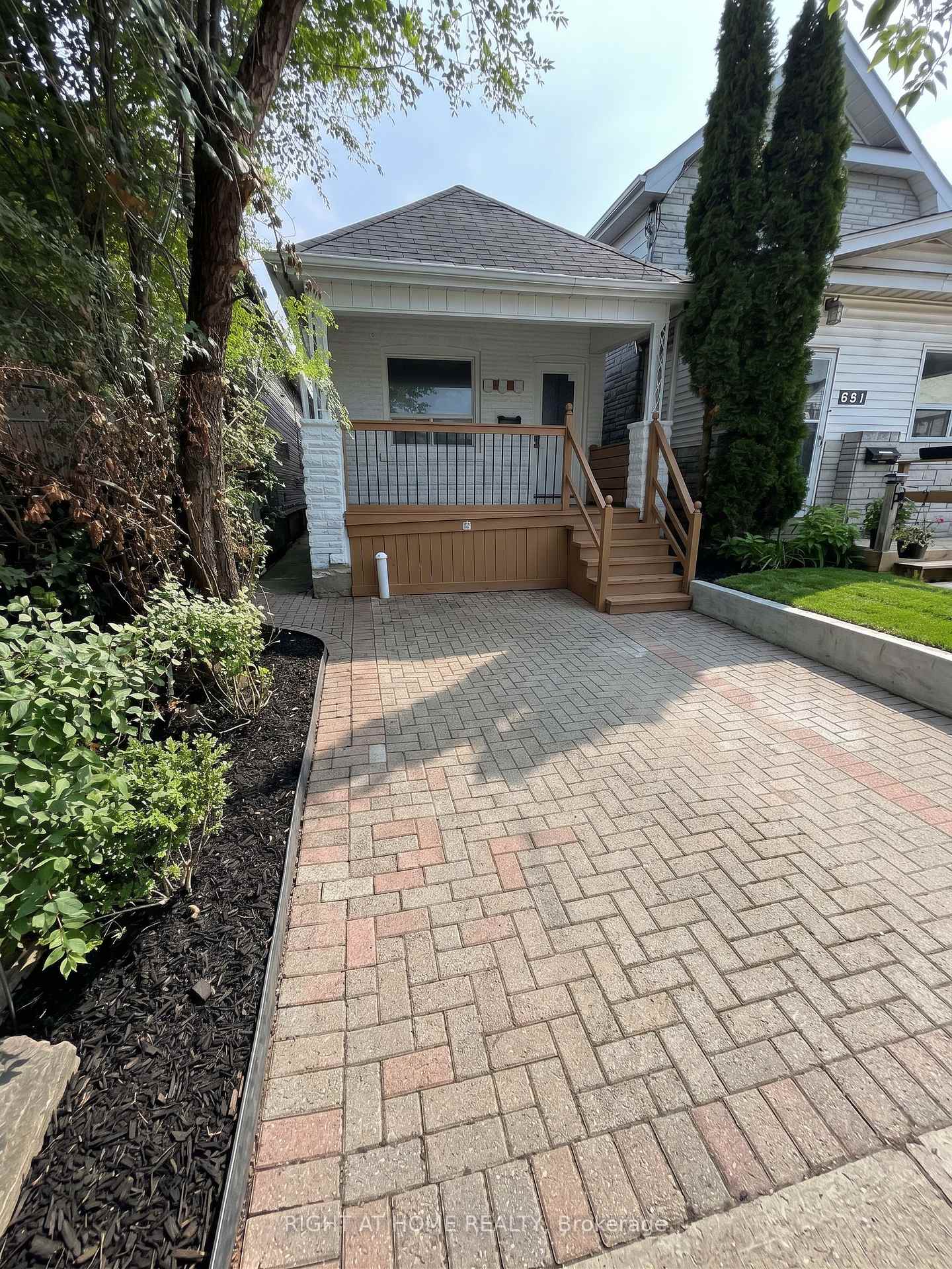 Photo of 683 Mortimer Avenue