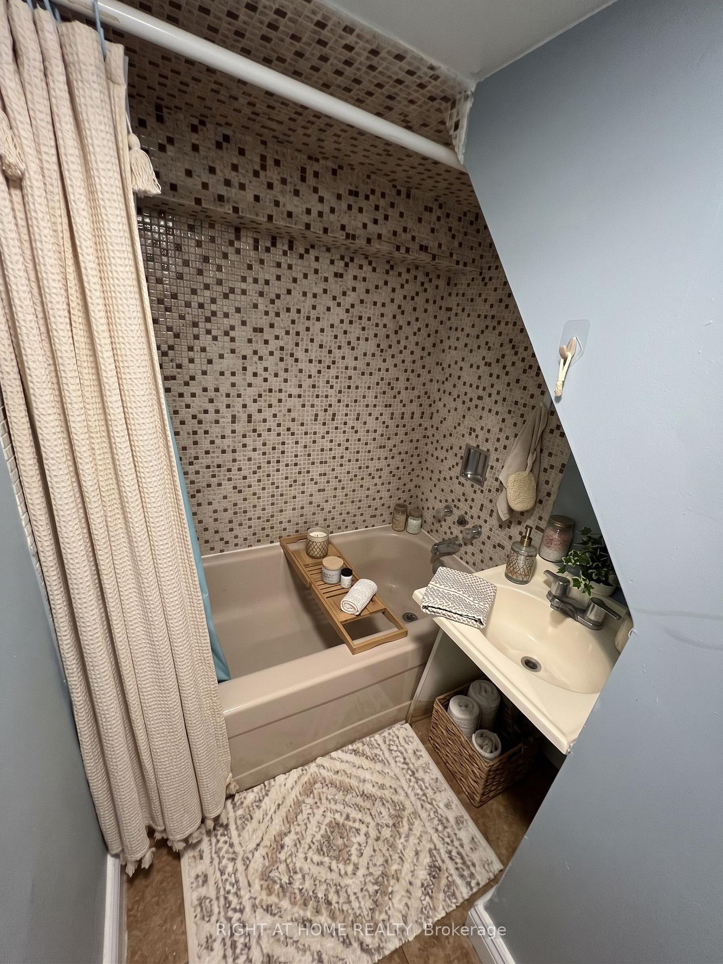 Photo 19 of 683 Mortimer Avenue, Toronto, Danforth Village-East York — HOMEH