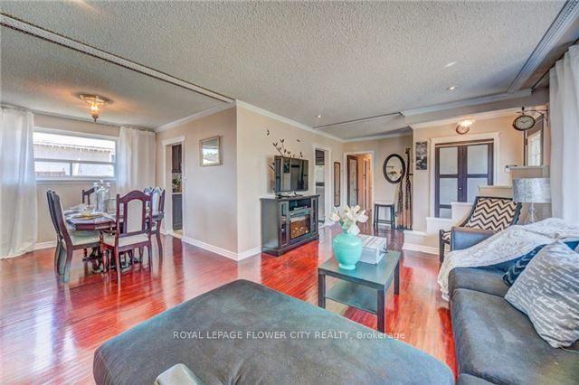 Photo 5 of 20 Dorward Drive, Etobicoke, Mount Olive-Silverstone-Jamestown — HOMEH