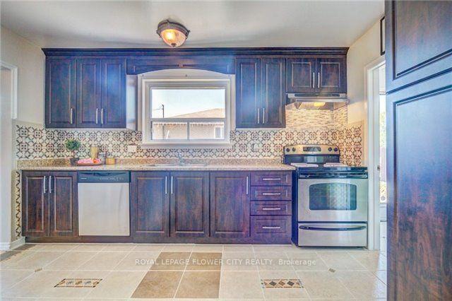 Photo 6 of 20 Dorward Drive, Etobicoke, Mount Olive-Silverstone-Jamestown — HOMEH