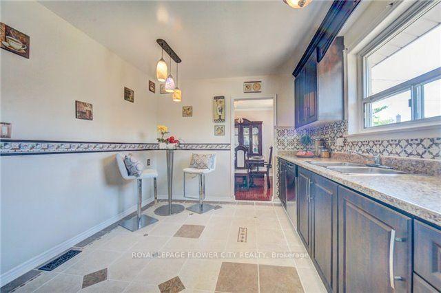 Photo 7 of 20 Dorward Drive, Etobicoke, Mount Olive-Silverstone-Jamestown — HOMEH