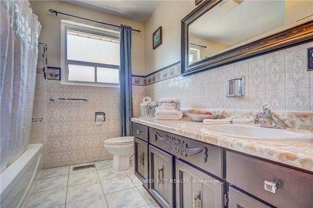 Photo 10 of 20 Dorward Drive, Etobicoke, Mount Olive-Silverstone-Jamestown — HOMEH