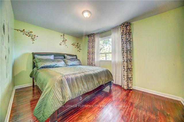 Photo 11 of 20 Dorward Drive, Etobicoke, Mount Olive-Silverstone-Jamestown — HOMEH