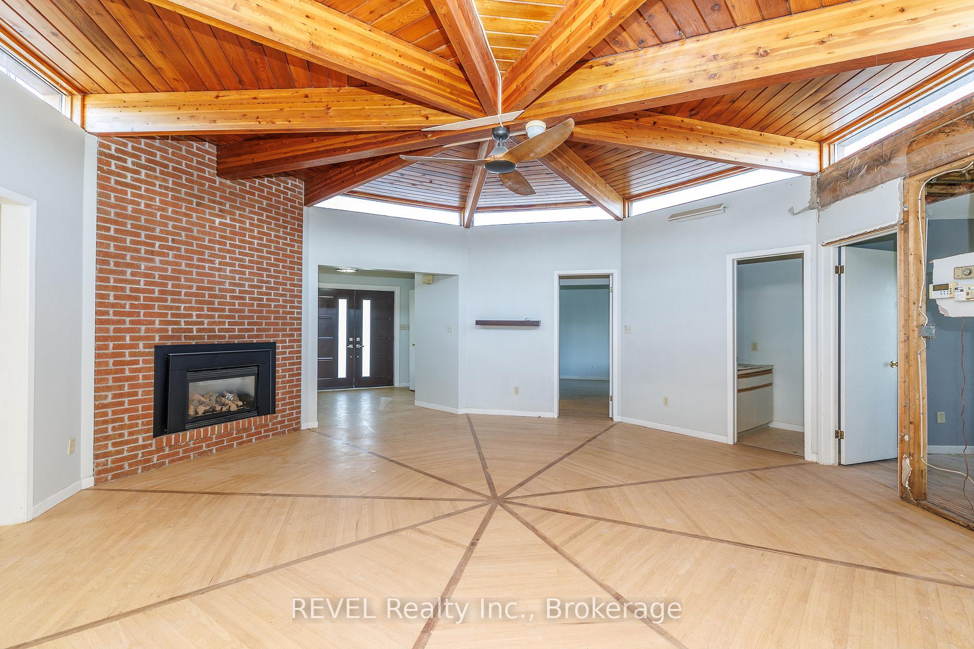 Photo 10 of 9572 Sodom Road, Niagara Falls, Lyons Creek — HOMEH