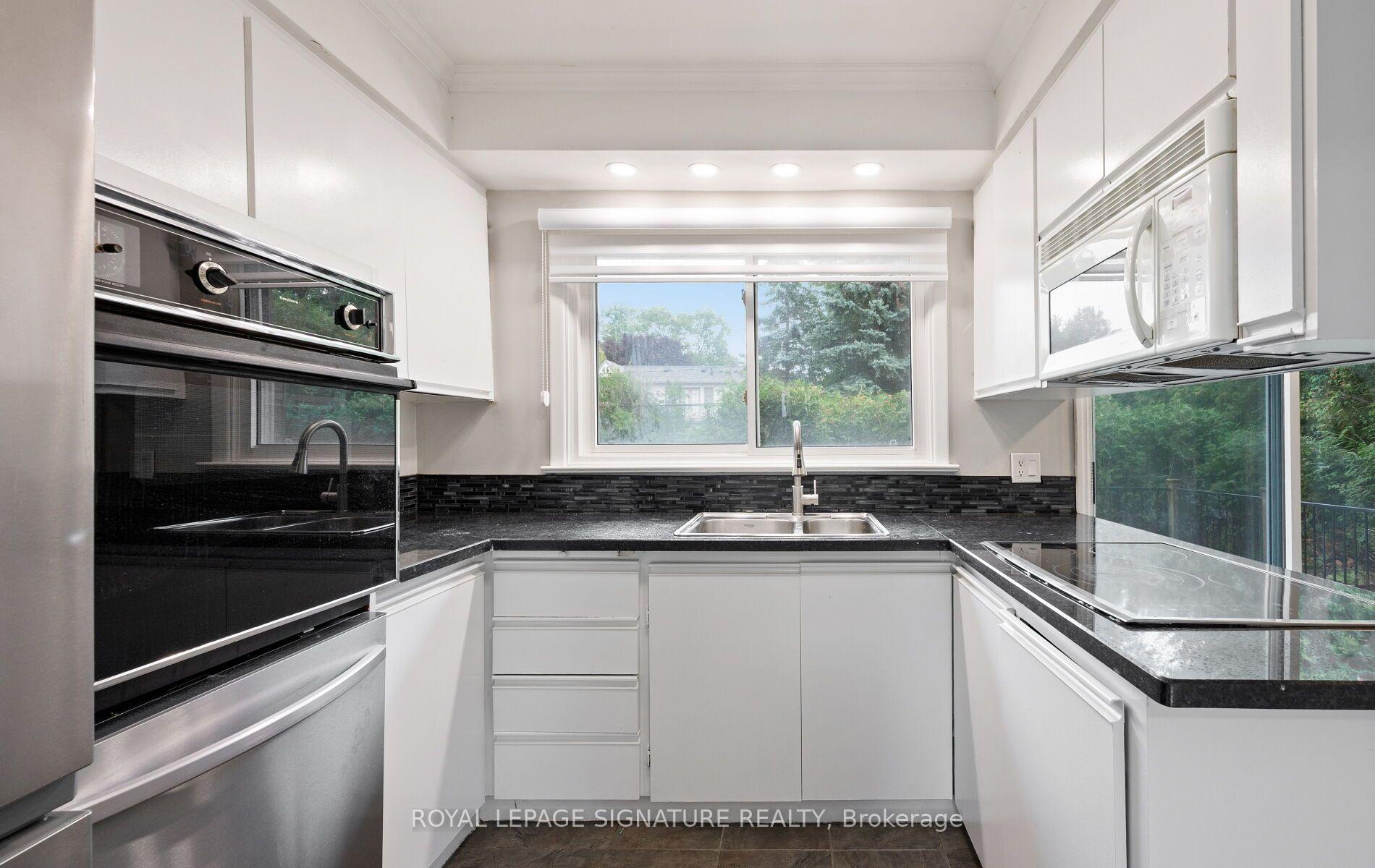 Photo 7 of 251 Third Line, Oakville, Southwest — HOMEH