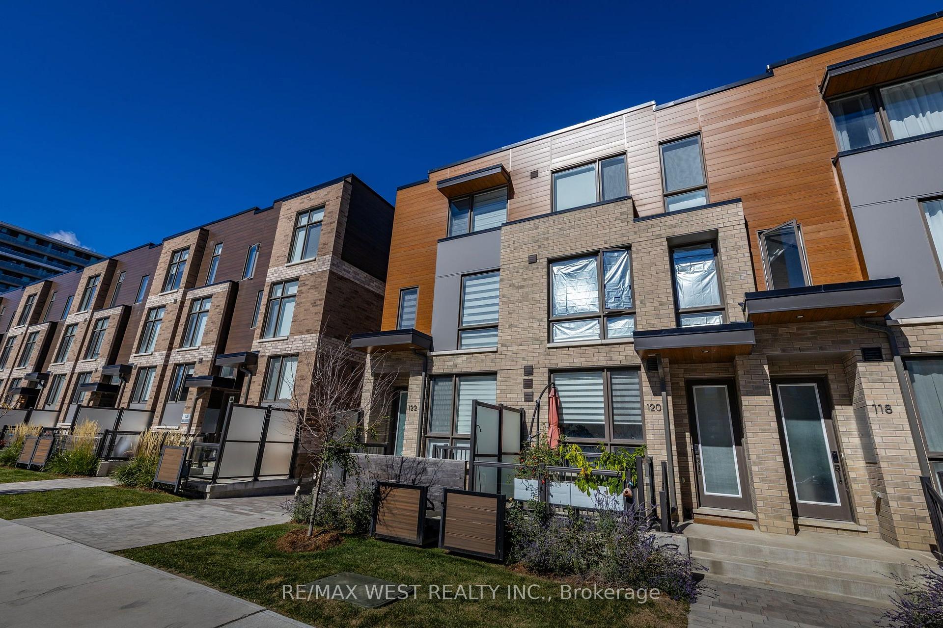 Photo 2 of 122 Green Gardens Boulevard, Toronto, Englemount-Lawrence — HOMEH