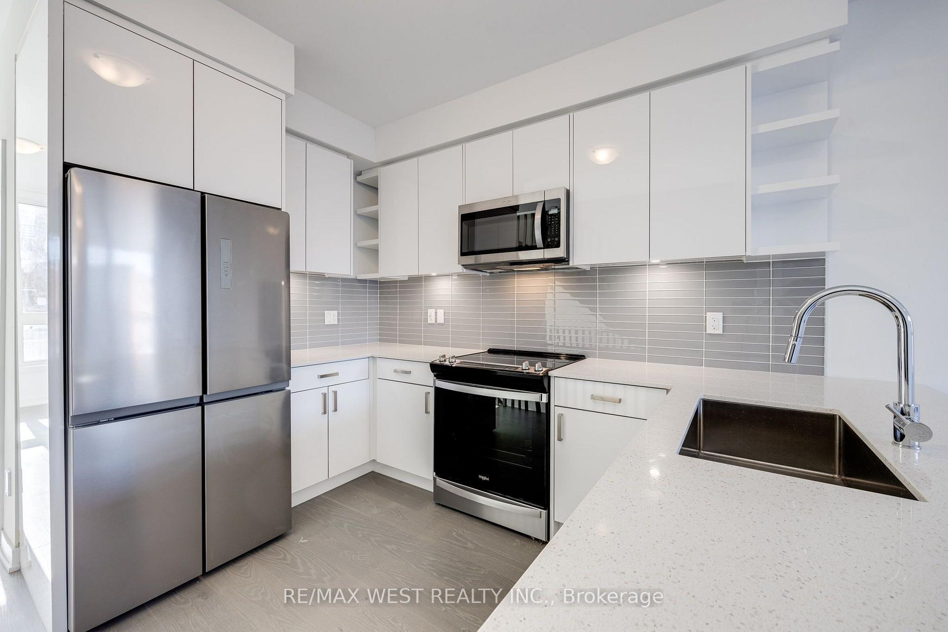 Photo 8 of 122 Green Gardens Boulevard, Toronto, Englemount-Lawrence — HOMEH