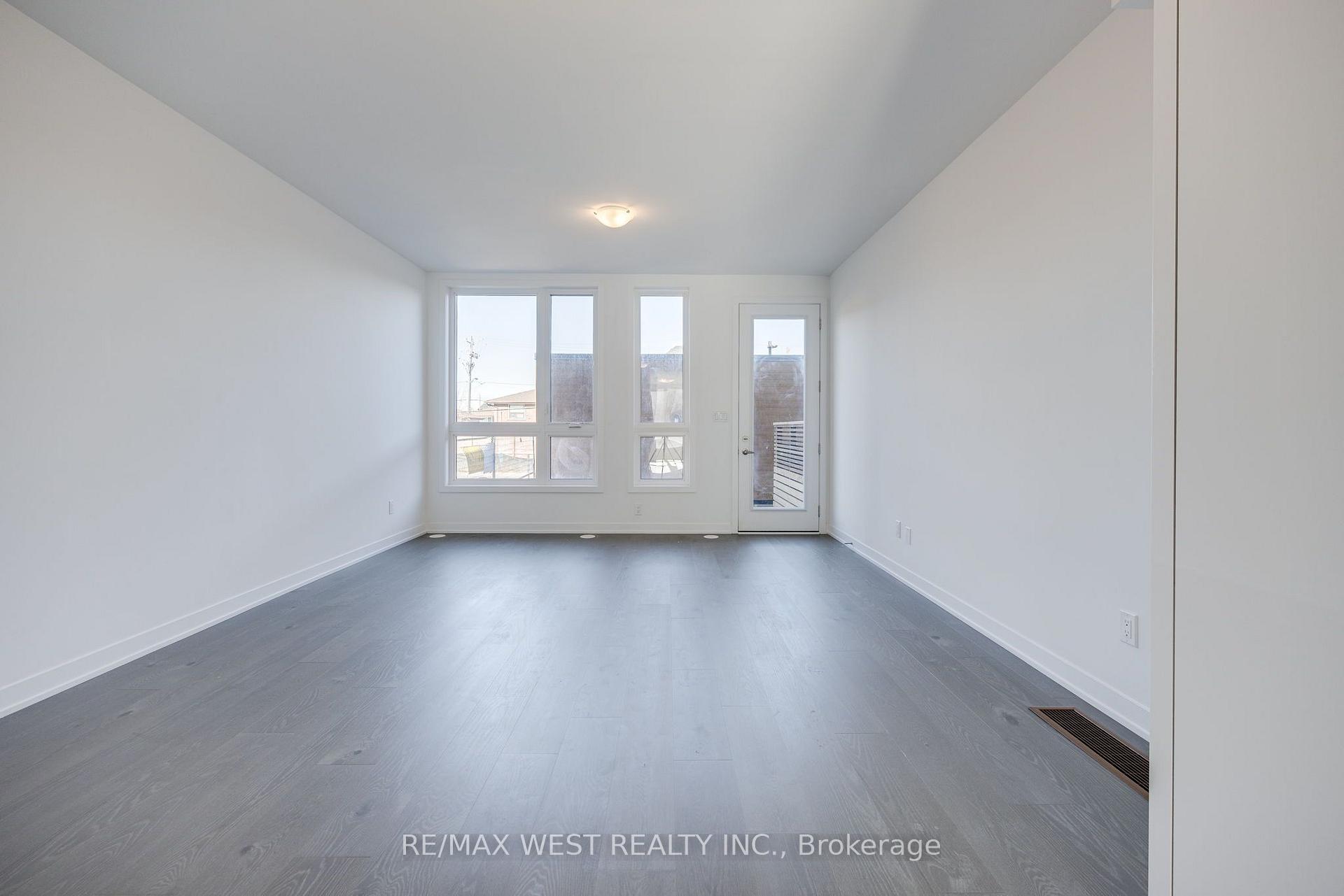 Photo 9 of 122 Green Gardens Boulevard, Toronto, Englemount-Lawrence — HOMEH