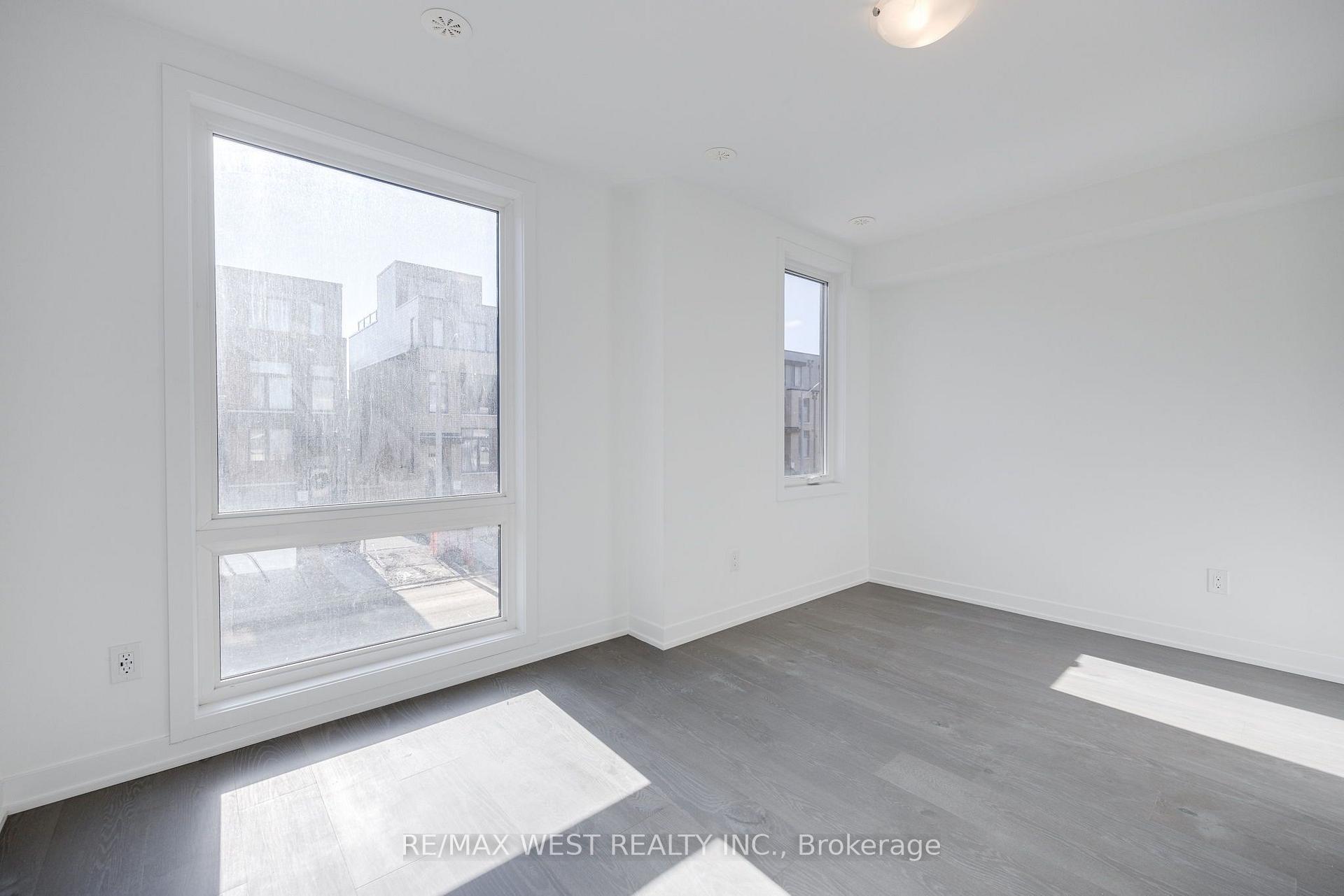 Photo 14 of 122 Green Gardens Boulevard, Toronto, Englemount-Lawrence — HOMEH