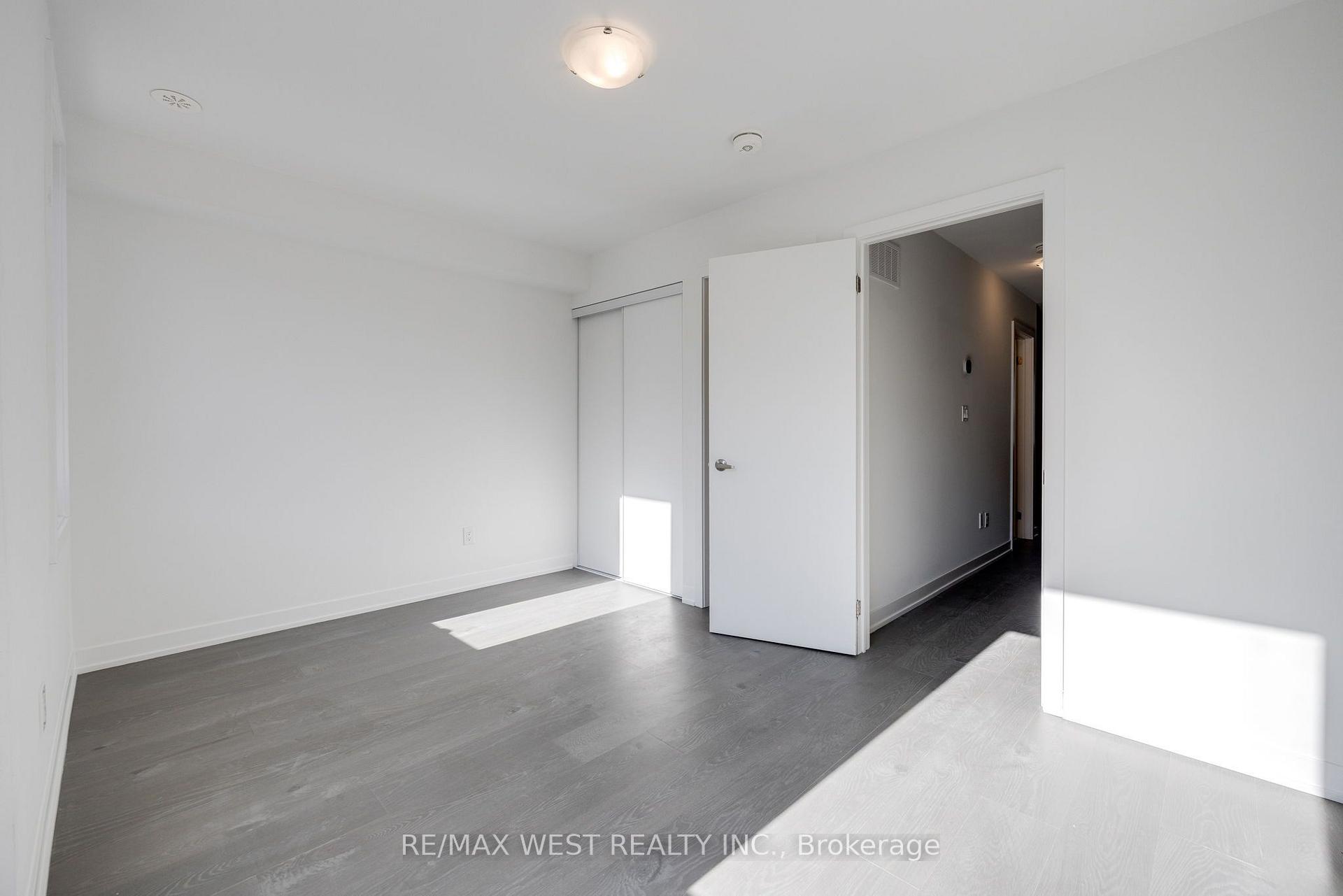 Photo 15 of 122 Green Gardens Boulevard, Toronto, Englemount-Lawrence — HOMEH
