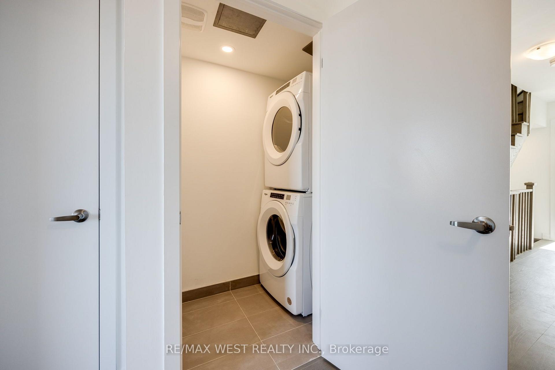 Photo 18 of 122 Green Gardens Boulevard, Toronto, Englemount-Lawrence — HOMEH