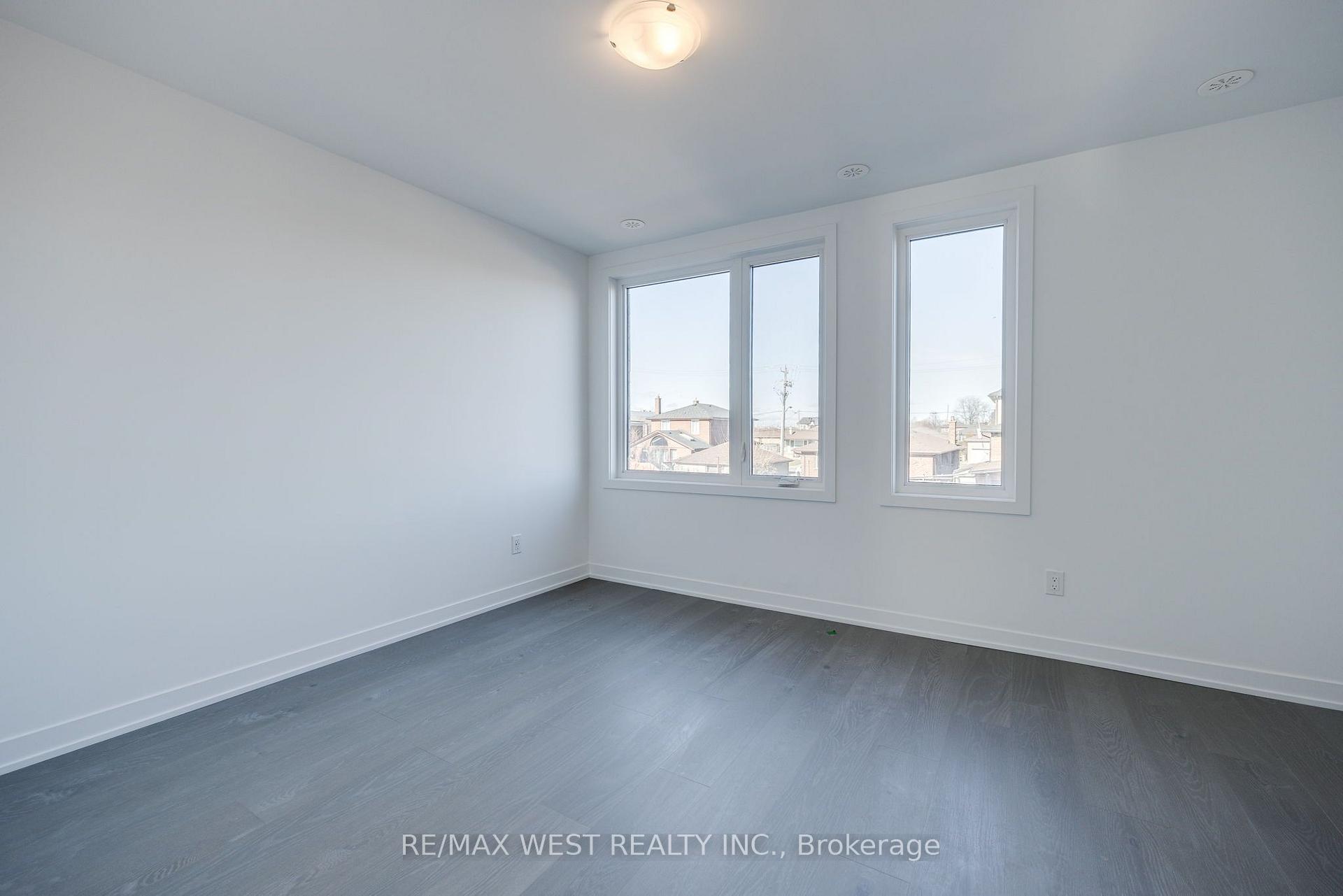 Photo 19 of 122 Green Gardens Boulevard, Toronto, Englemount-Lawrence — HOMEH