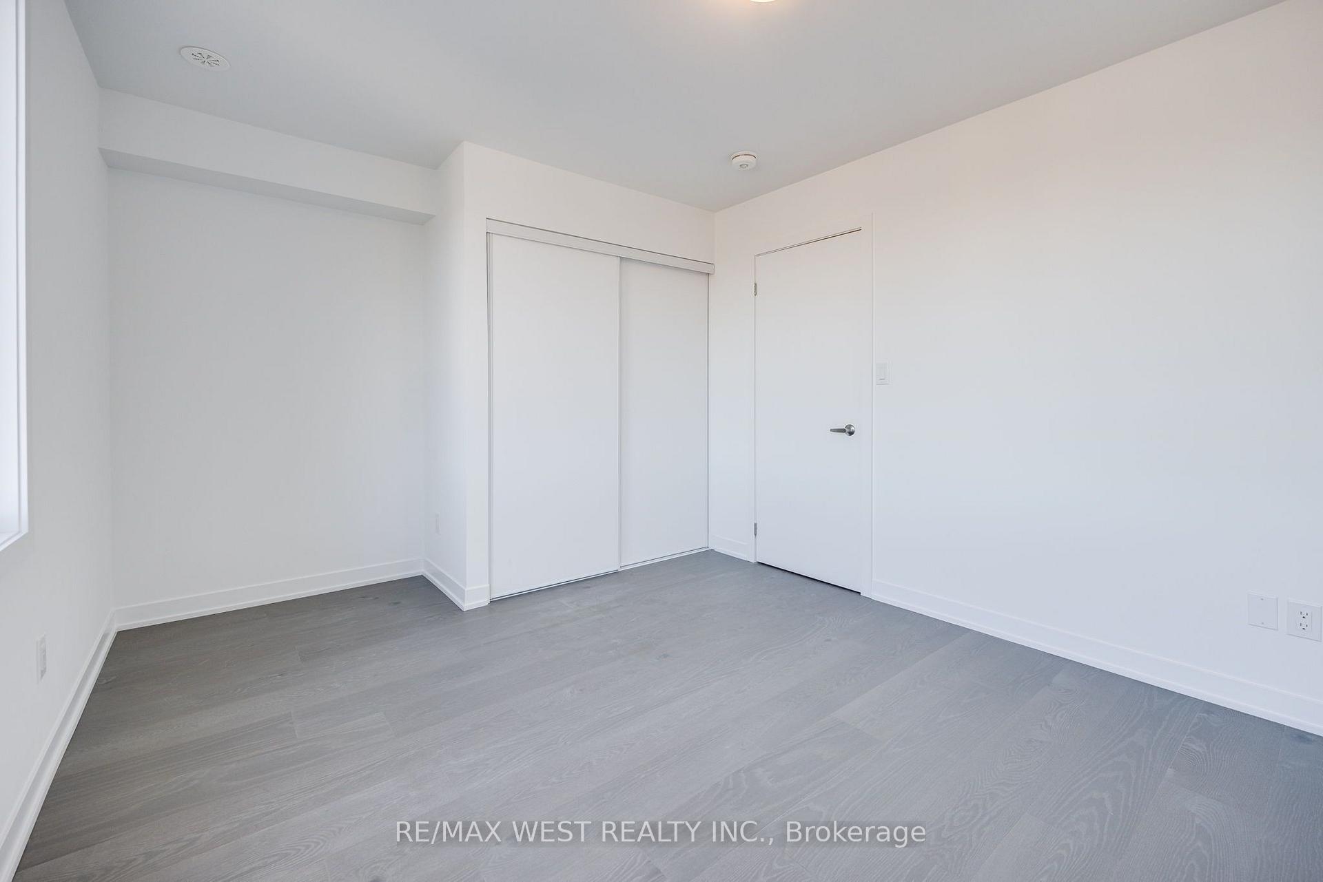 Photo 20 of 122 Green Gardens Boulevard, Toronto, Englemount-Lawrence — HOMEH
