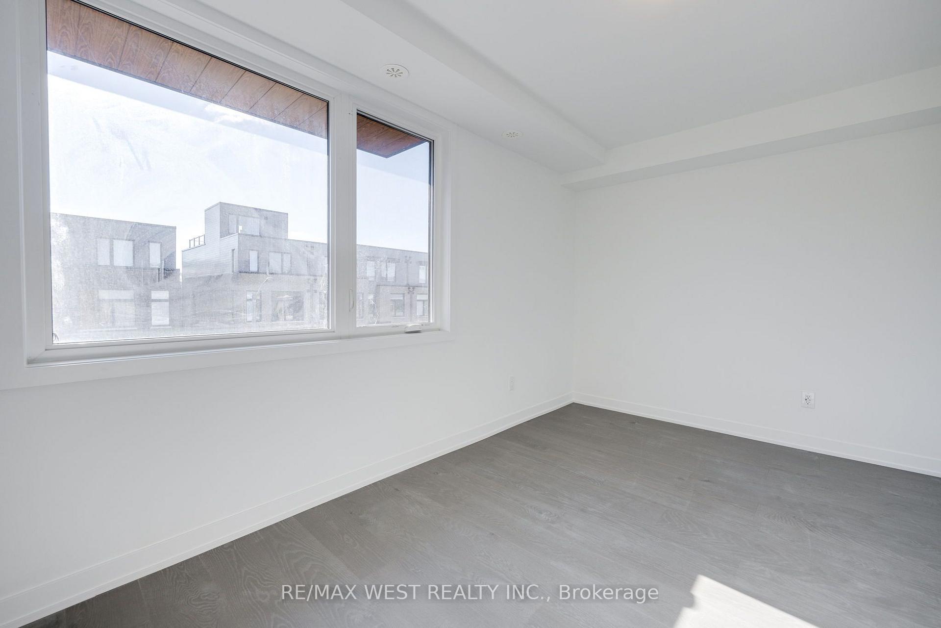 Photo 21 of 122 Green Gardens Boulevard, Toronto, Englemount-Lawrence — HOMEH