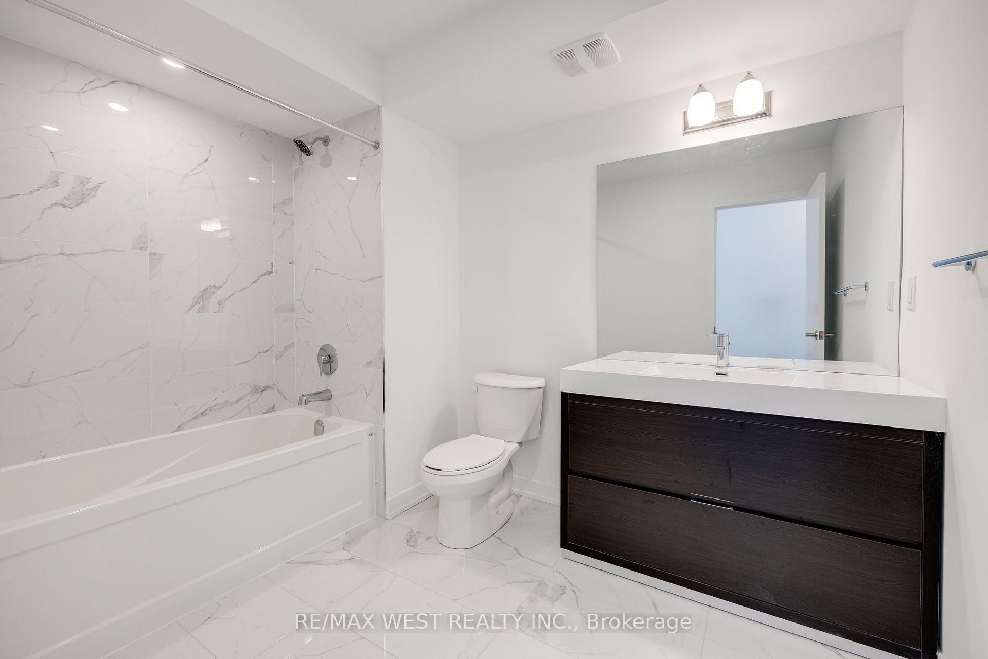 Photo 23 of 122 Green Gardens Boulevard, Toronto, Englemount-Lawrence — HOMEH