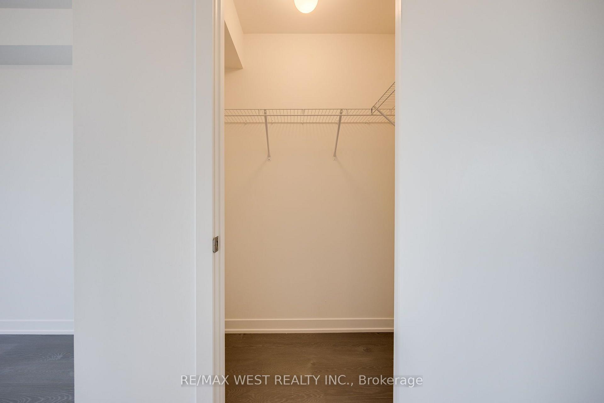 Photo 25 of 122 Green Gardens Boulevard, Toronto, Englemount-Lawrence — HOMEH
