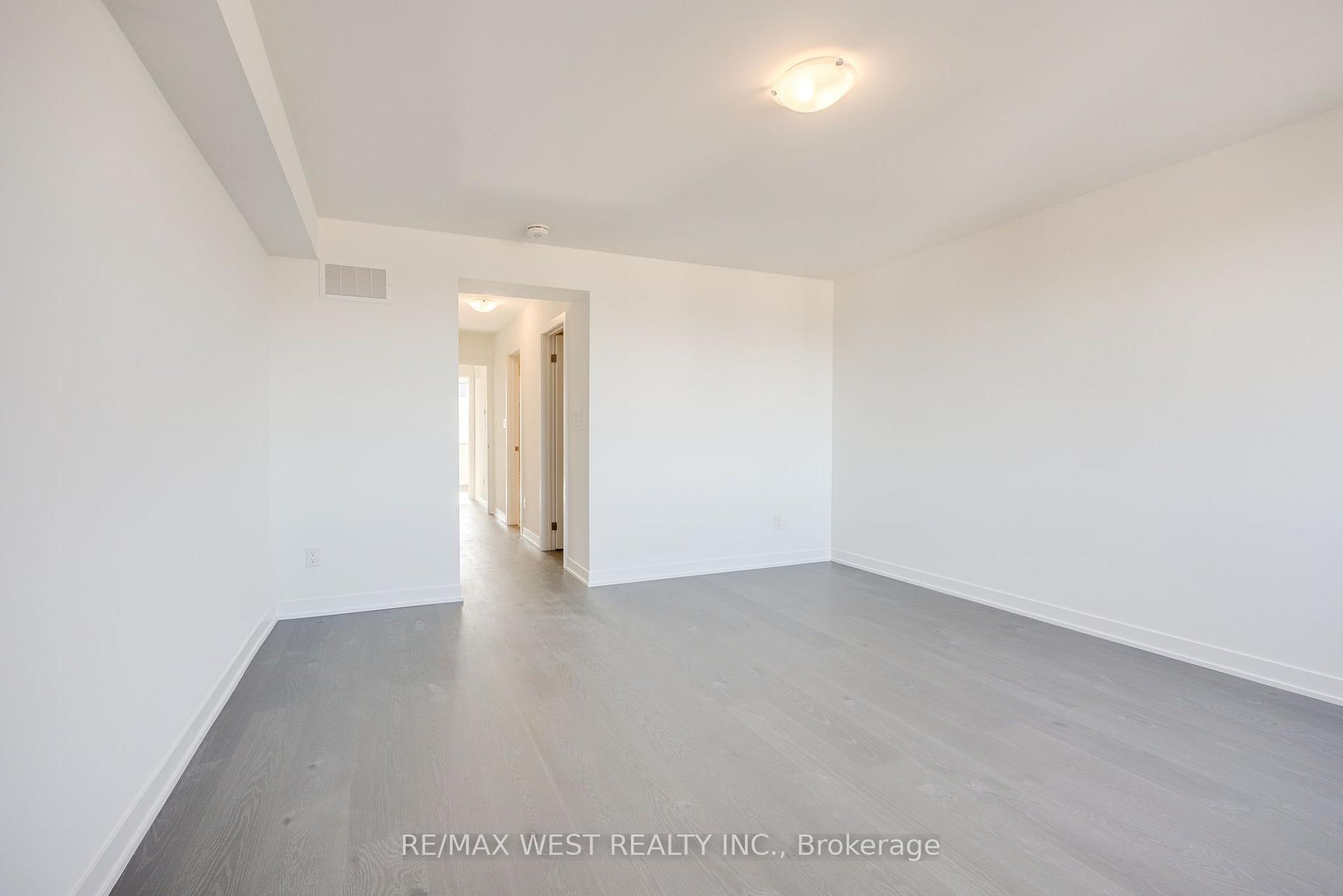 Photo 27 of 122 Green Gardens Boulevard, Toronto, Englemount-Lawrence — HOMEH
