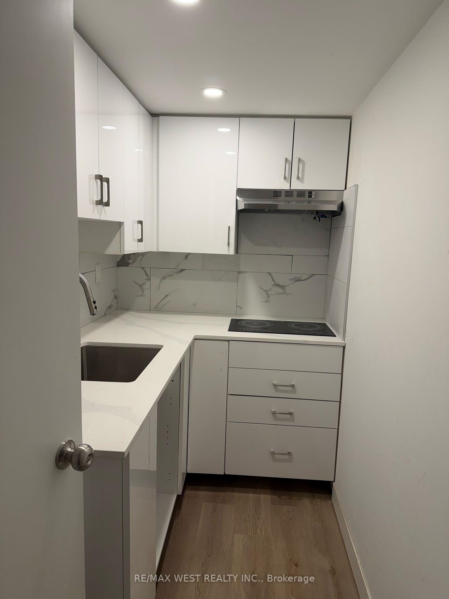 Photo 28 of 122 Green Gardens Boulevard, Toronto, Englemount-Lawrence — HOMEH
