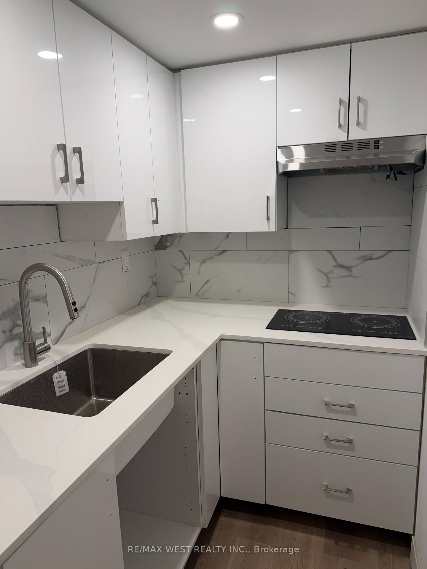 Photo 29 of 122 Green Gardens Boulevard, Toronto, Englemount-Lawrence — HOMEH