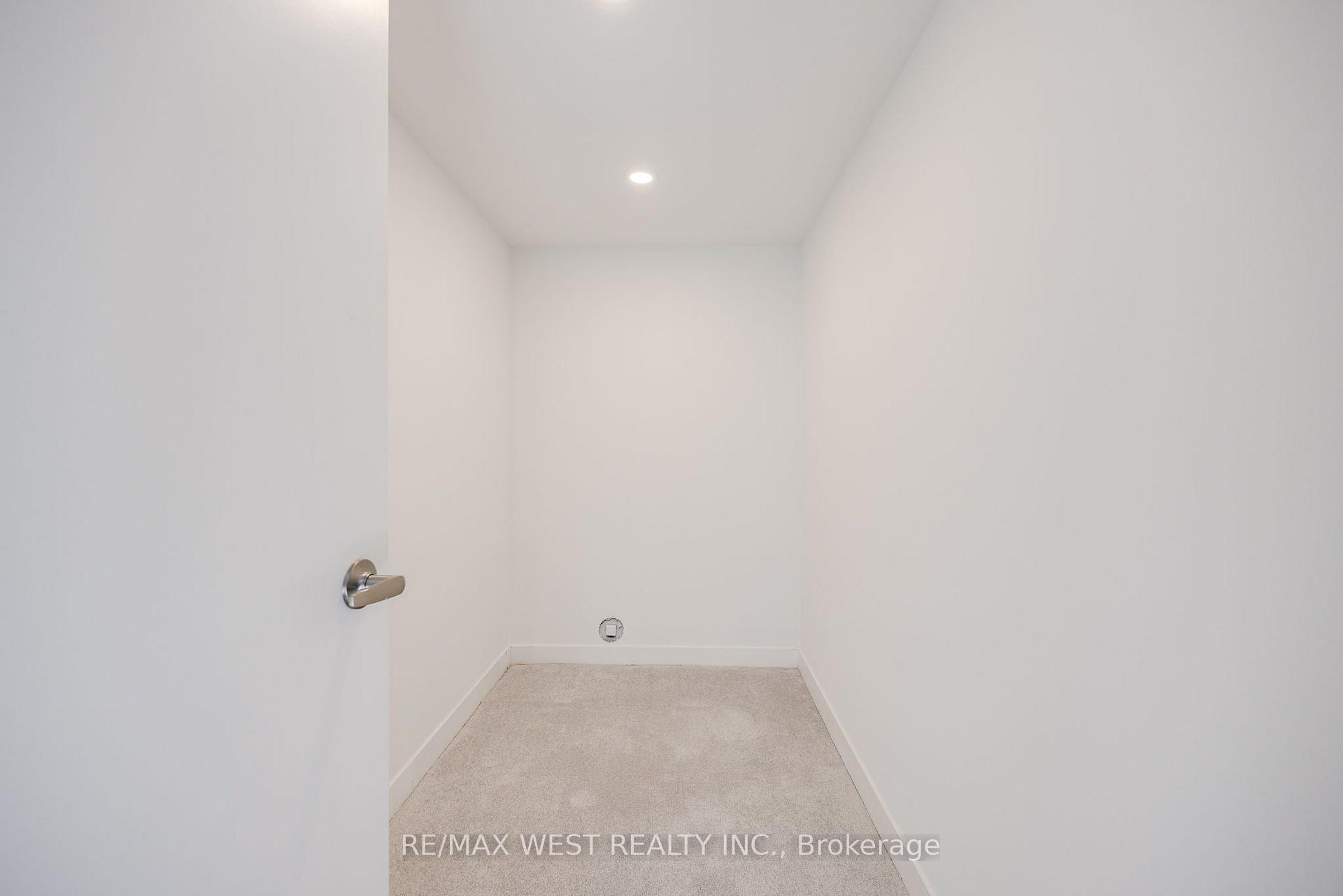 Photo 31 of 122 Green Gardens Boulevard, Toronto, Englemount-Lawrence — HOMEH