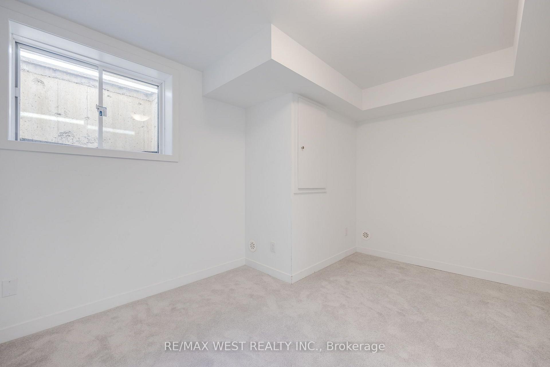 Photo 33 of 122 Green Gardens Boulevard, Toronto, Englemount-Lawrence — HOMEH