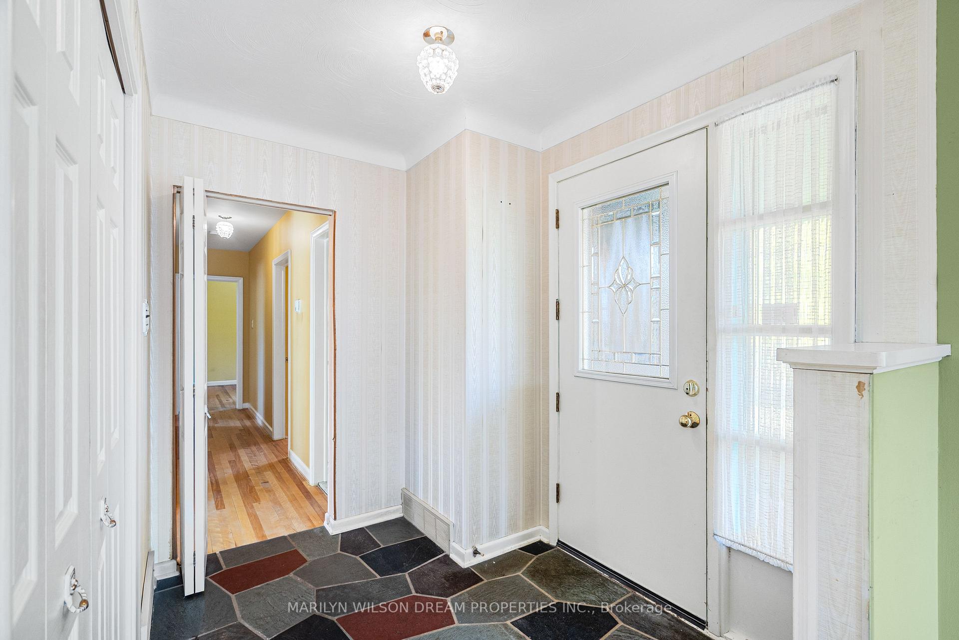 Photo 3 of 742 Cork Street, Ottawa, Elmvale Acres — HOMEH