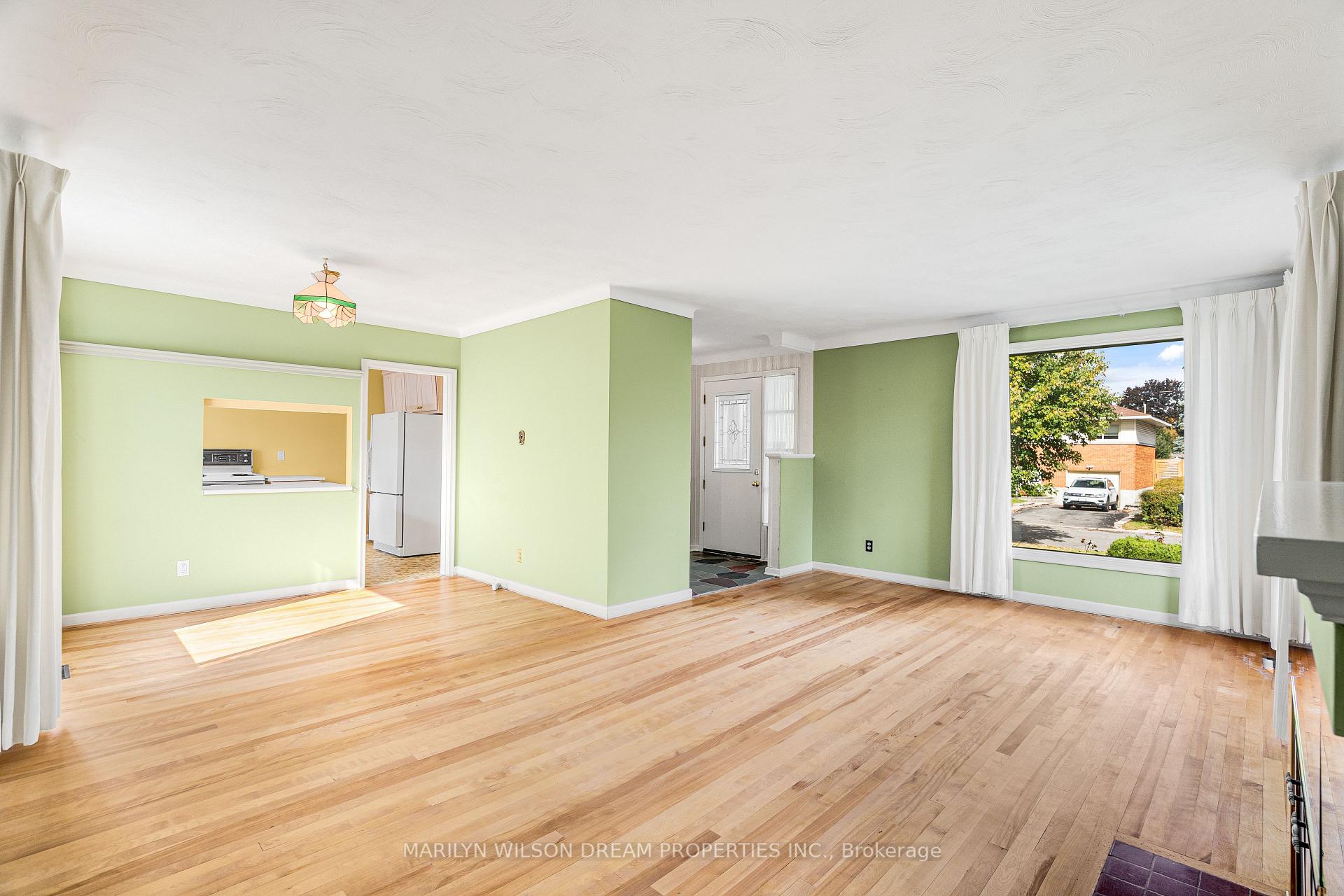 Photo 7 of 742 Cork Street, Ottawa, Elmvale Acres — HOMEH