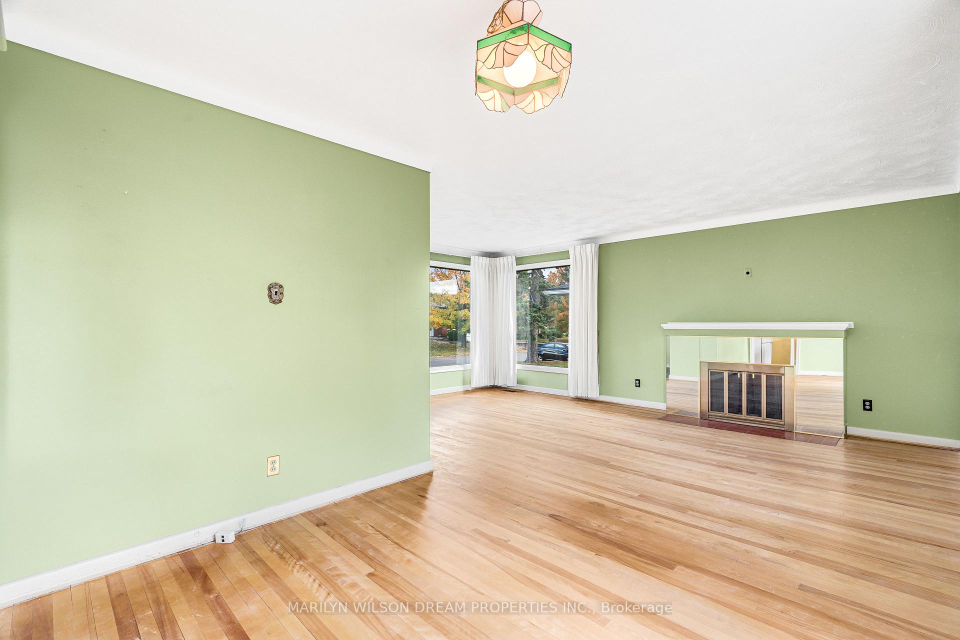 Photo 8 of 742 Cork Street, Ottawa, Elmvale Acres — HOMEH