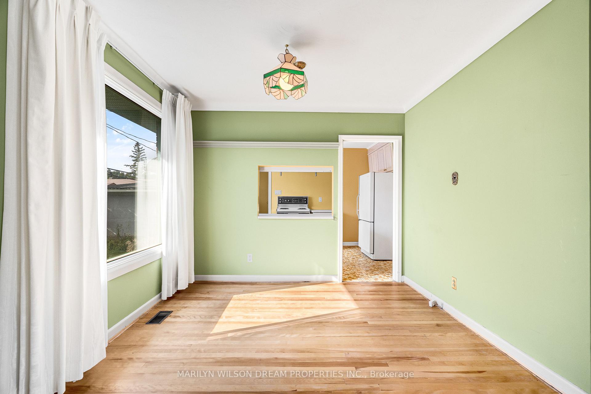 Photo 9 of 742 Cork Street, Ottawa, Elmvale Acres — HOMEH