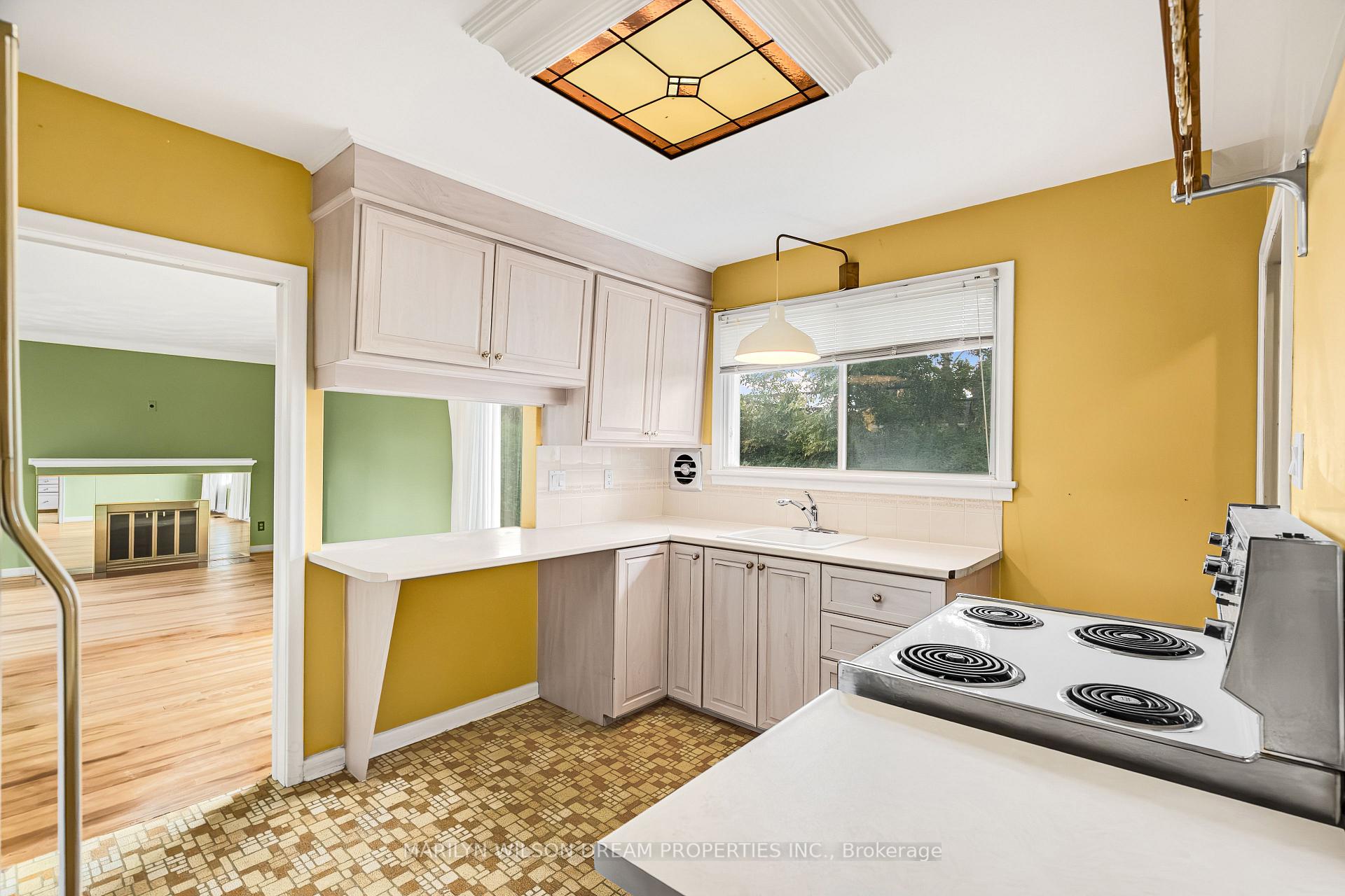 Photo 12 of 742 Cork Street, Ottawa, Elmvale Acres — HOMEH