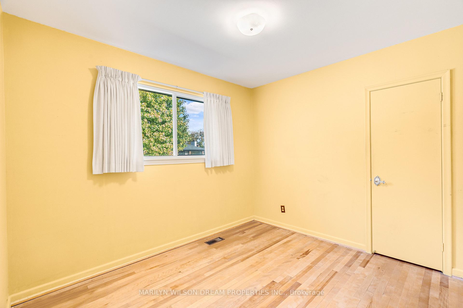 Photo 16 of 742 Cork Street, Ottawa, Elmvale Acres — HOMEH