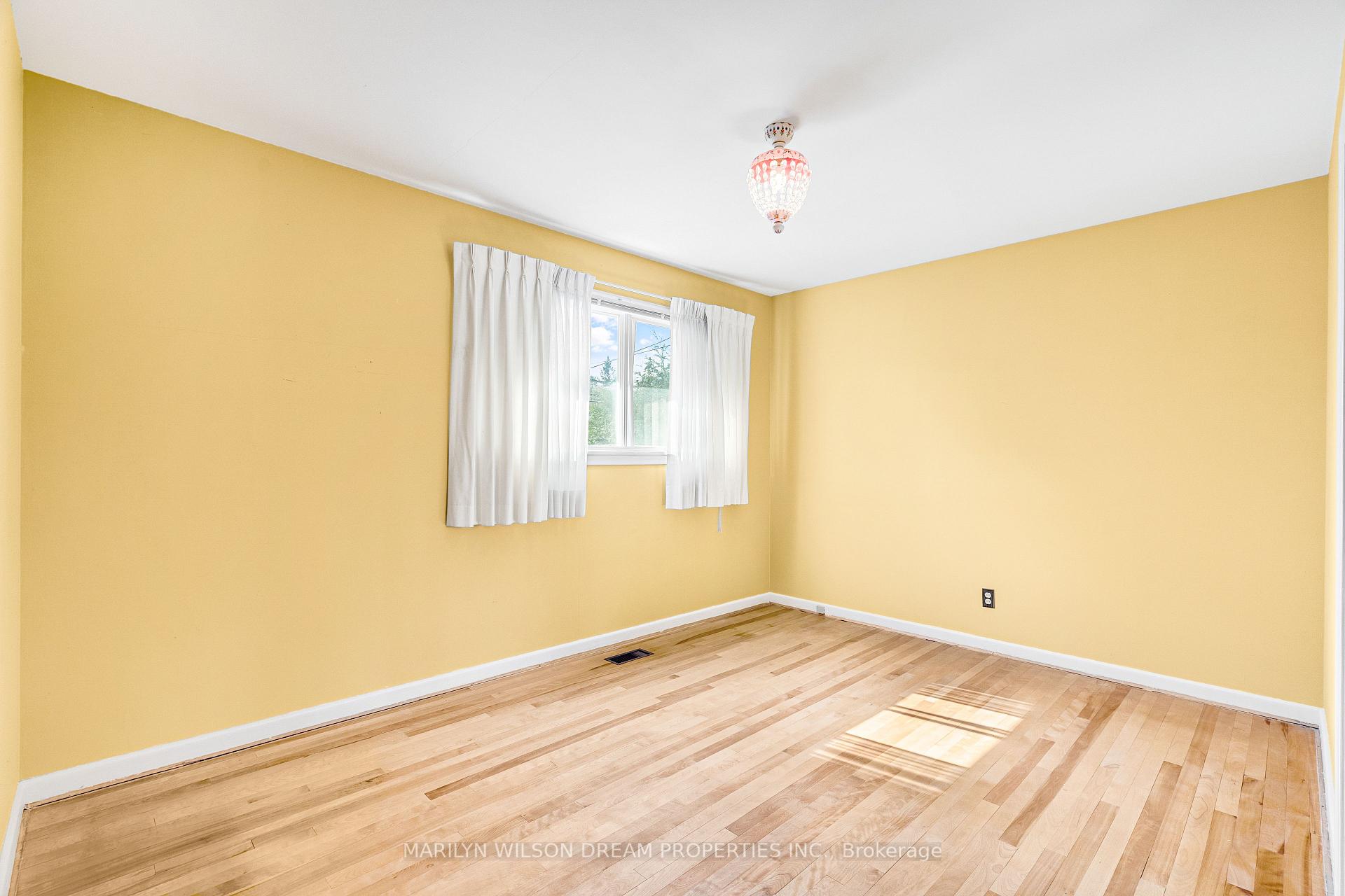 Photo 19 of 742 Cork Street, Ottawa, Elmvale Acres — HOMEH