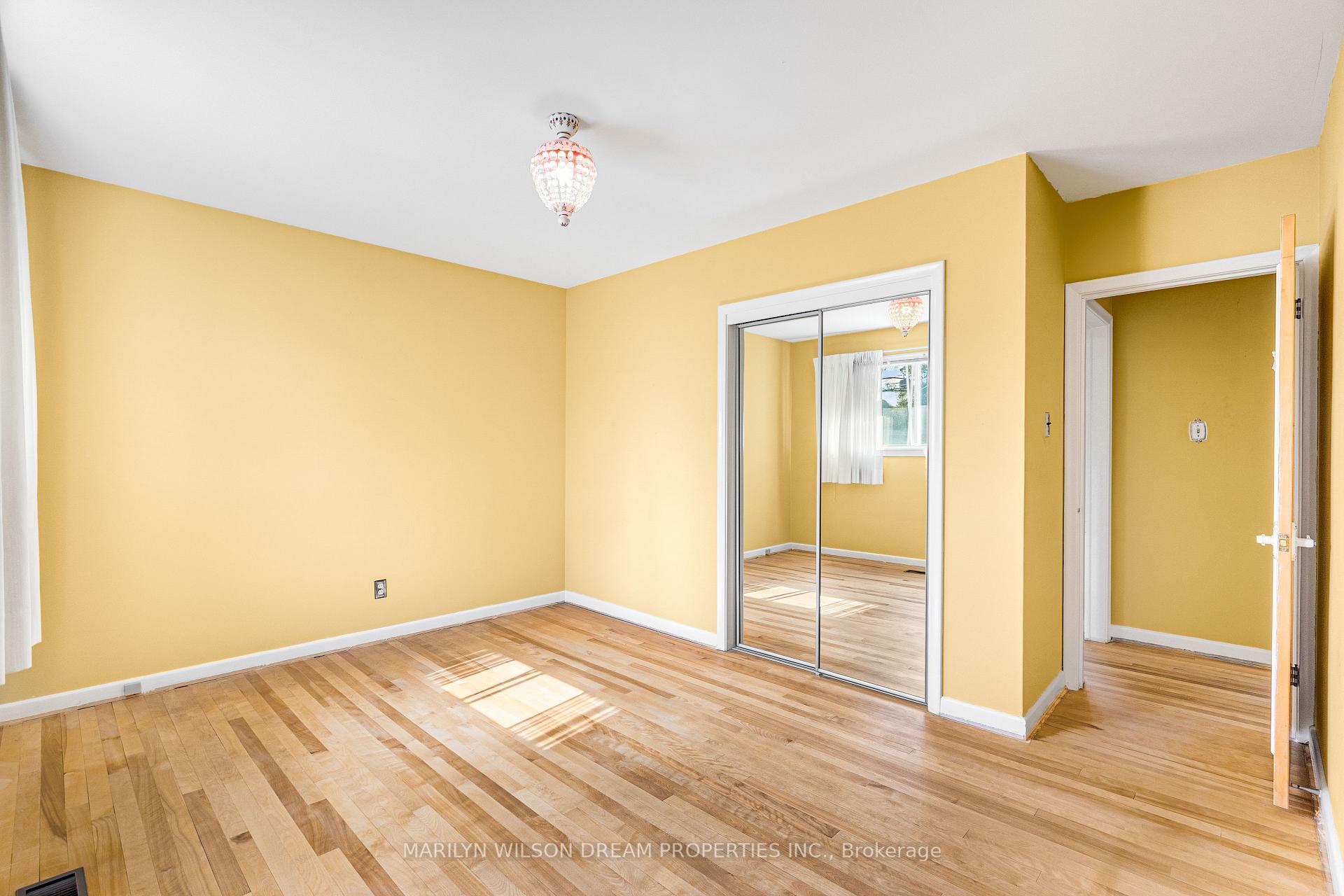 Photo 20 of 742 Cork Street, Ottawa, Elmvale Acres — HOMEH