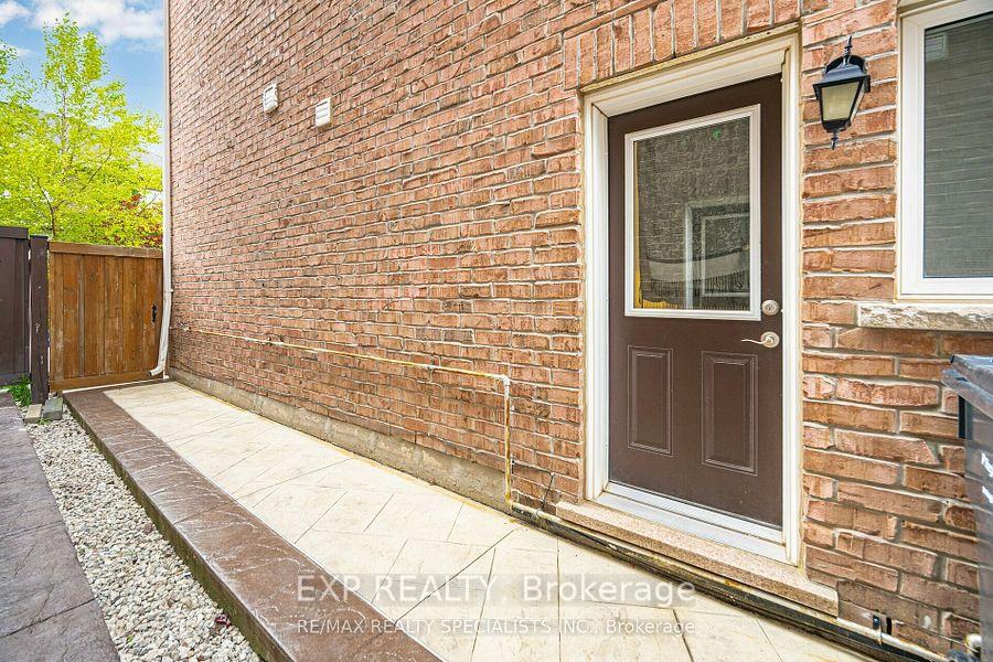 Photo of Unit Unit A, 448 Dougall Avenue