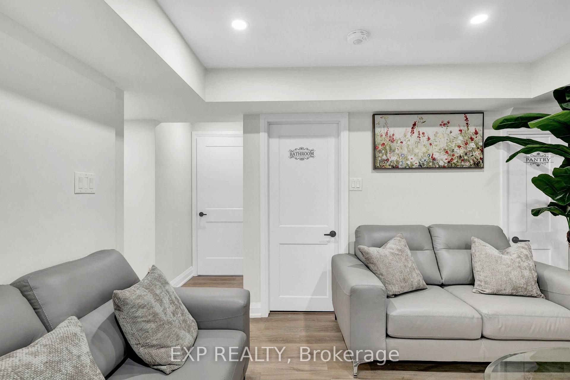 Photo 6 of Unit Unit A, 448 Dougall Avenue, Caledon, Rural Caledon — HOMEH