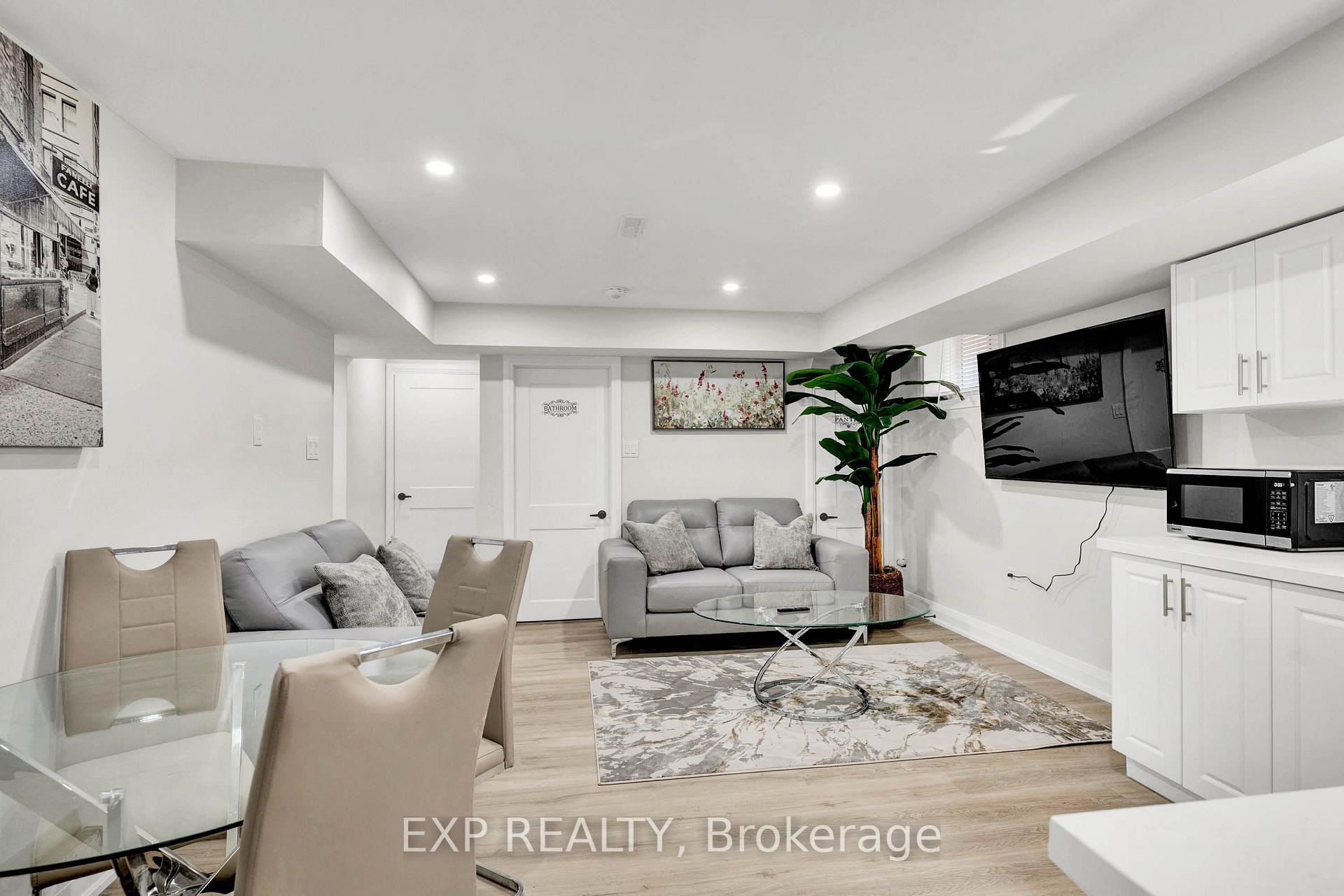 Photo 7 of Unit Unit A, 448 Dougall Avenue, Caledon, Rural Caledon — HOMEH