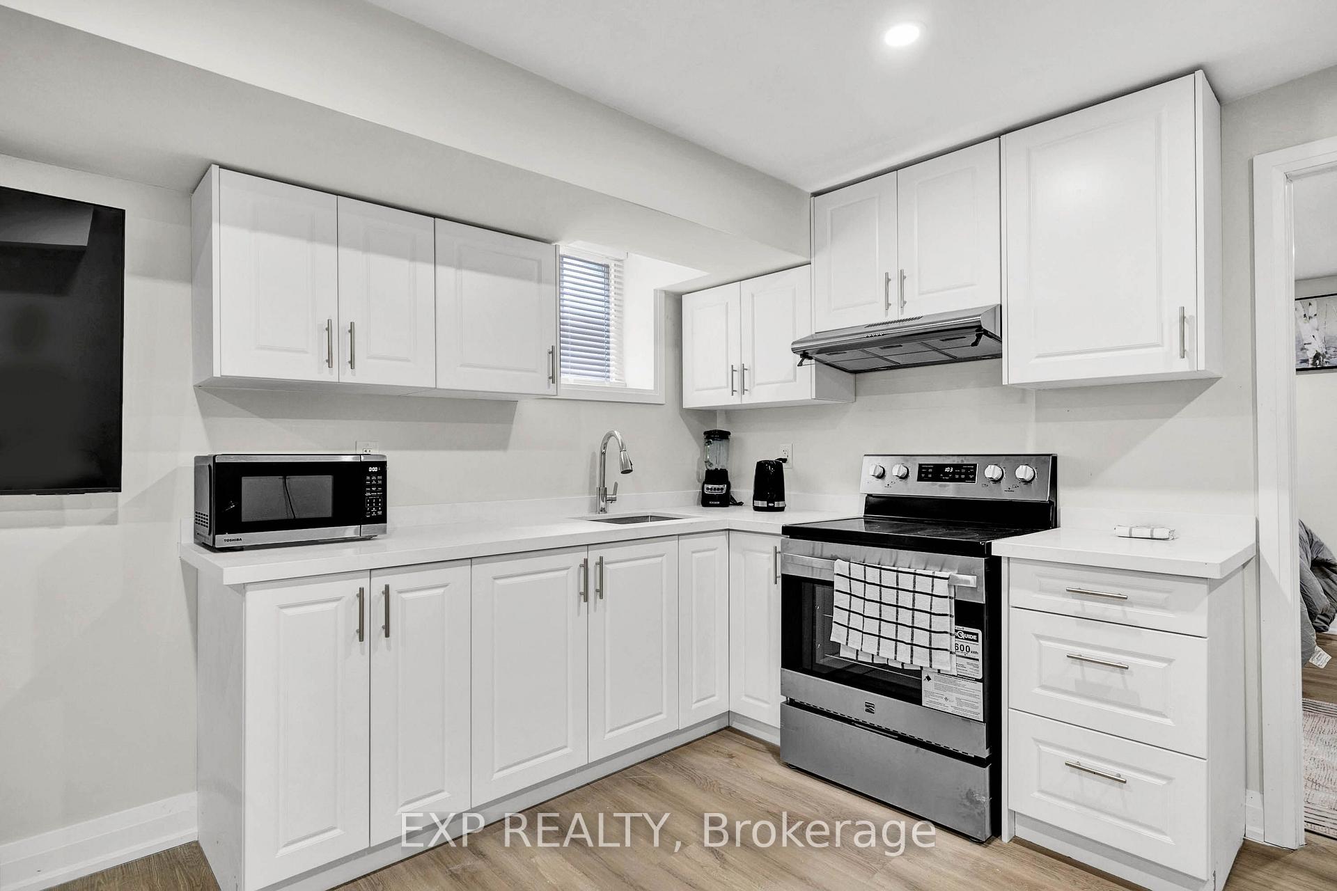 Photo 10 of Unit Unit A, 448 Dougall Avenue, Caledon, Rural Caledon — HOMEH