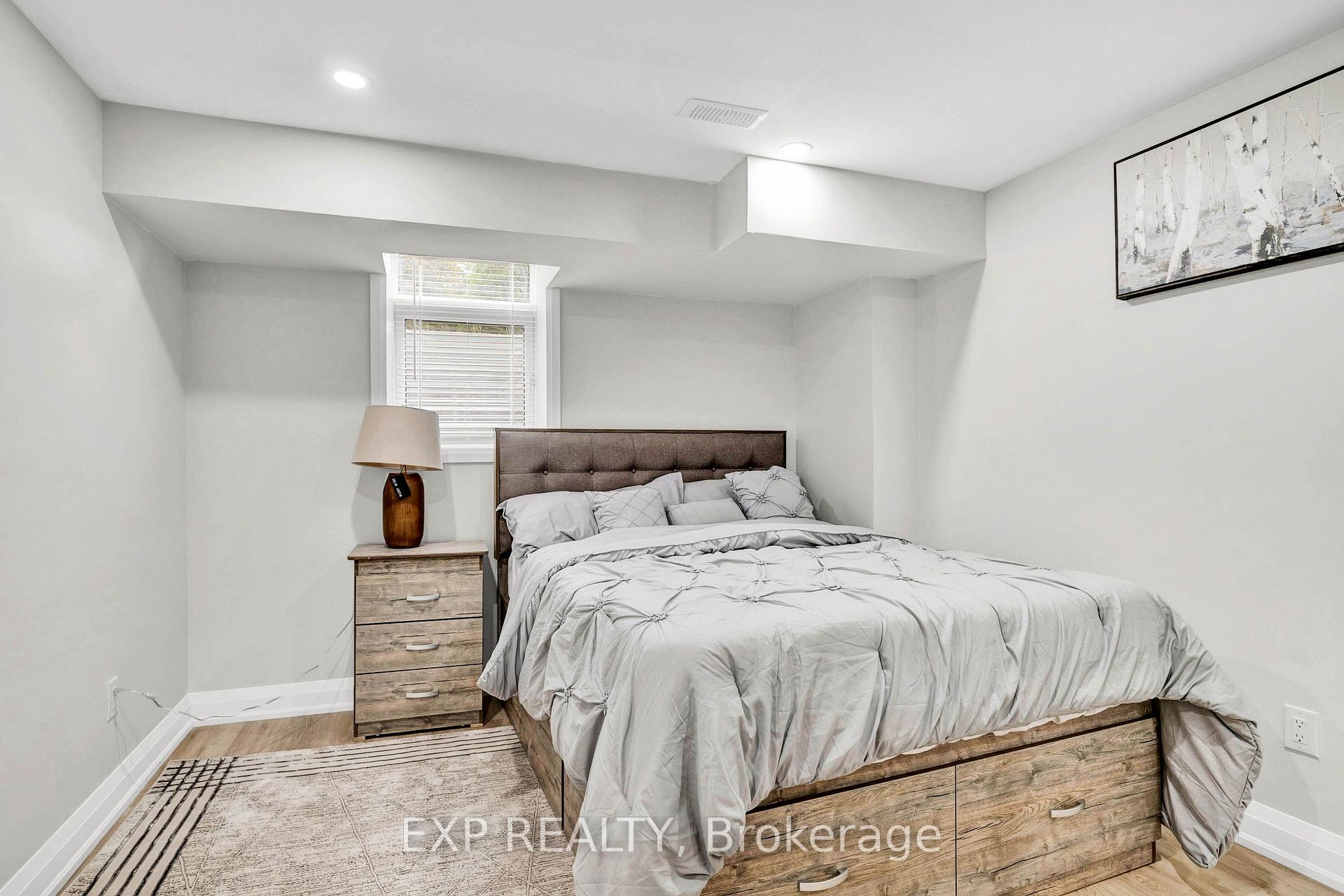 Photo 12 of Unit Unit A, 448 Dougall Avenue, Caledon, Rural Caledon — HOMEH