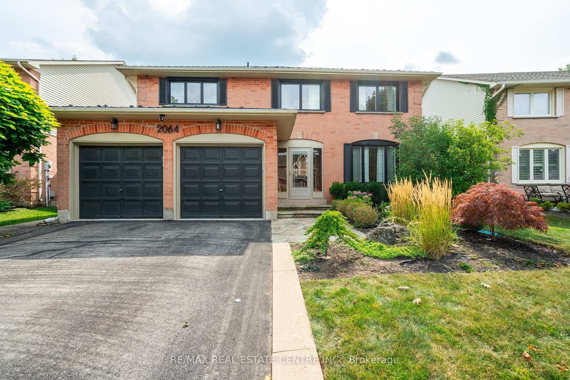 Photo 3 of 2064 Trillium Court, Burlington, Headon — HOMEH
