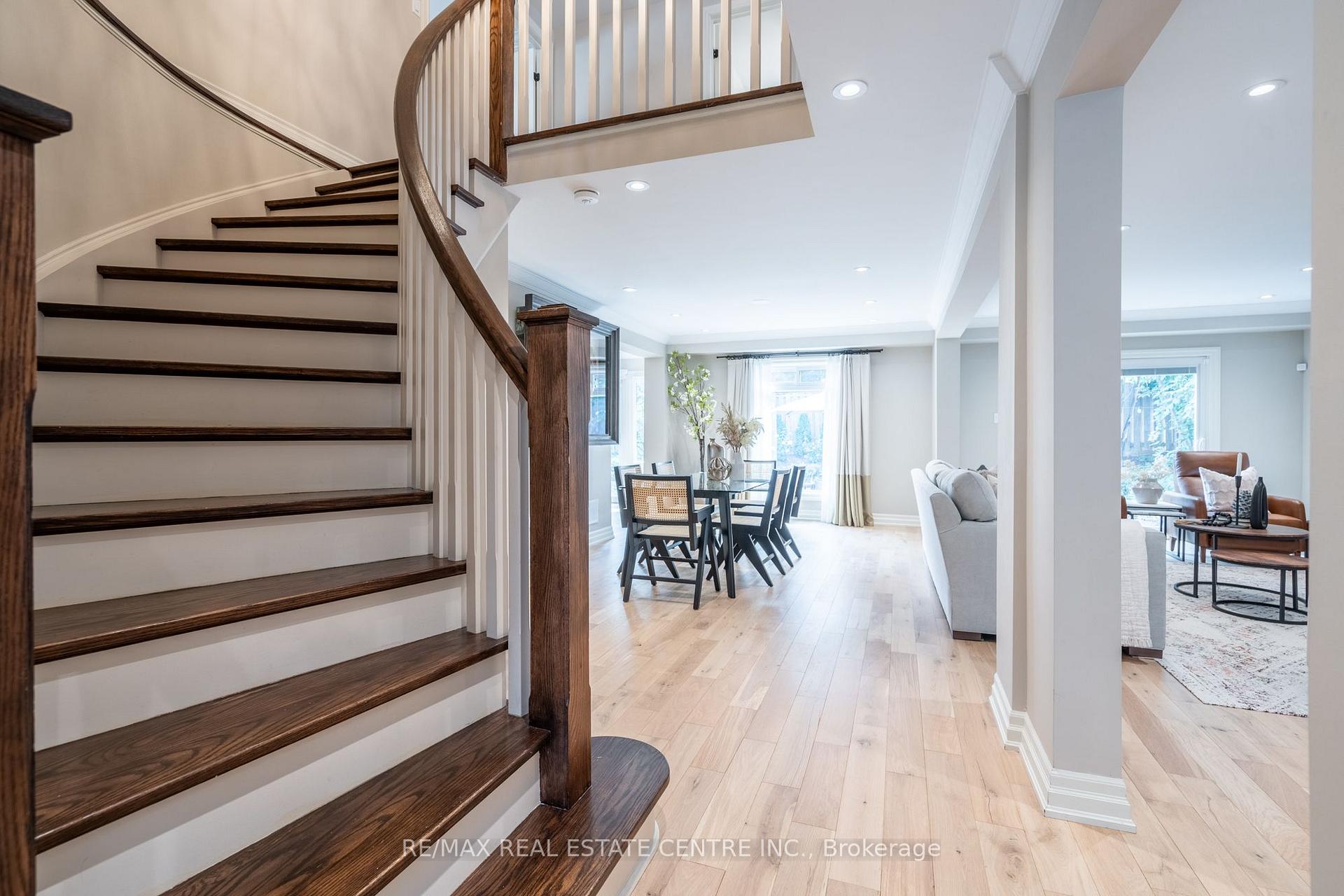 Photo 4 of 2064 Trillium Court, Burlington, Headon — HOMEH