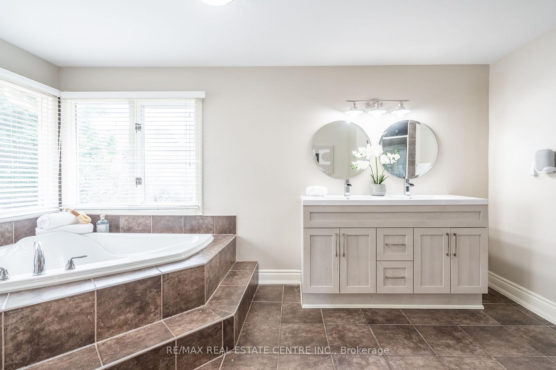 Photo 33 of 2064 Trillium Court, Burlington, Headon — HOMEH