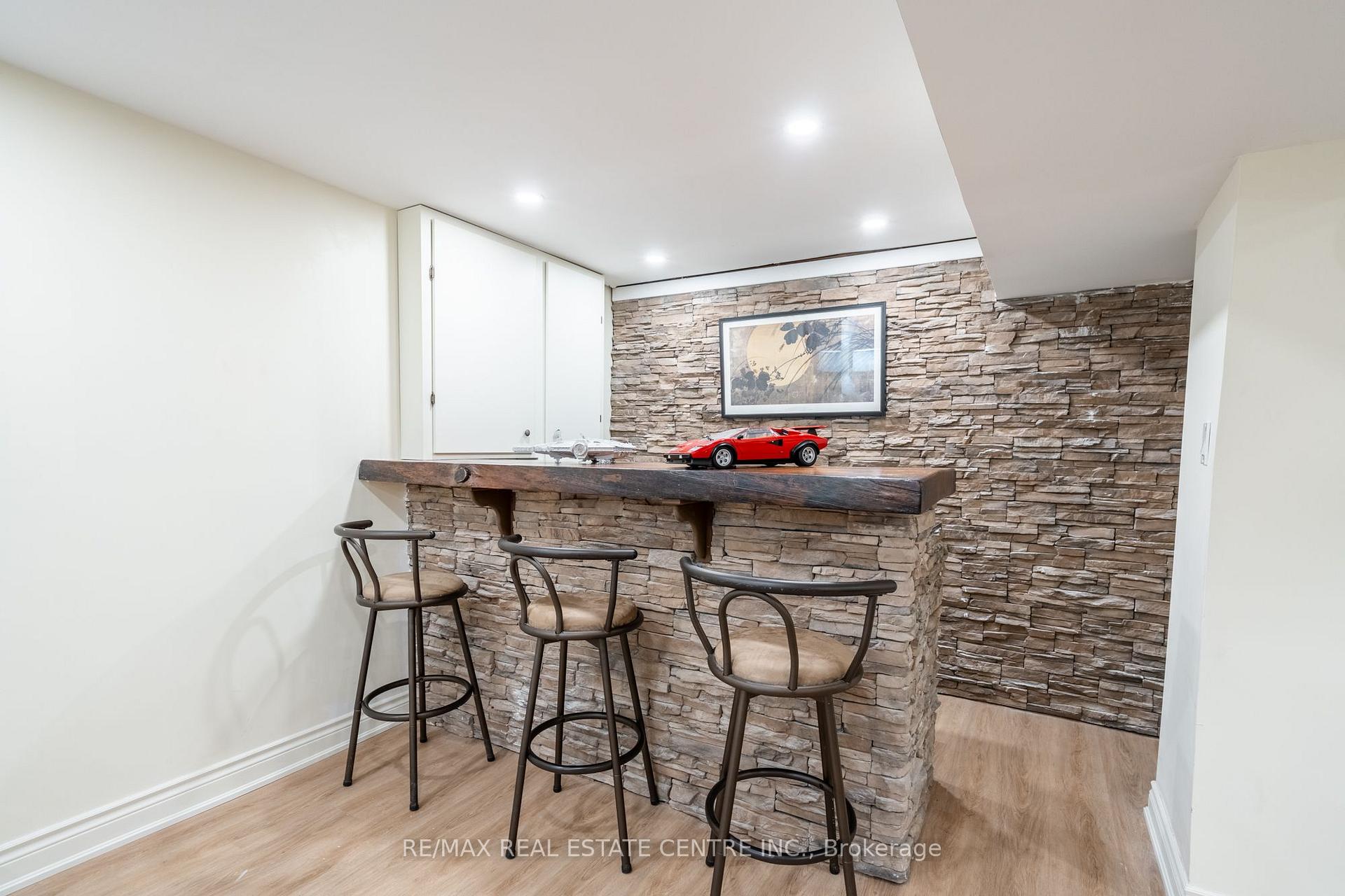 Photo 36 of 2064 Trillium Court, Burlington, Headon — HOMEH