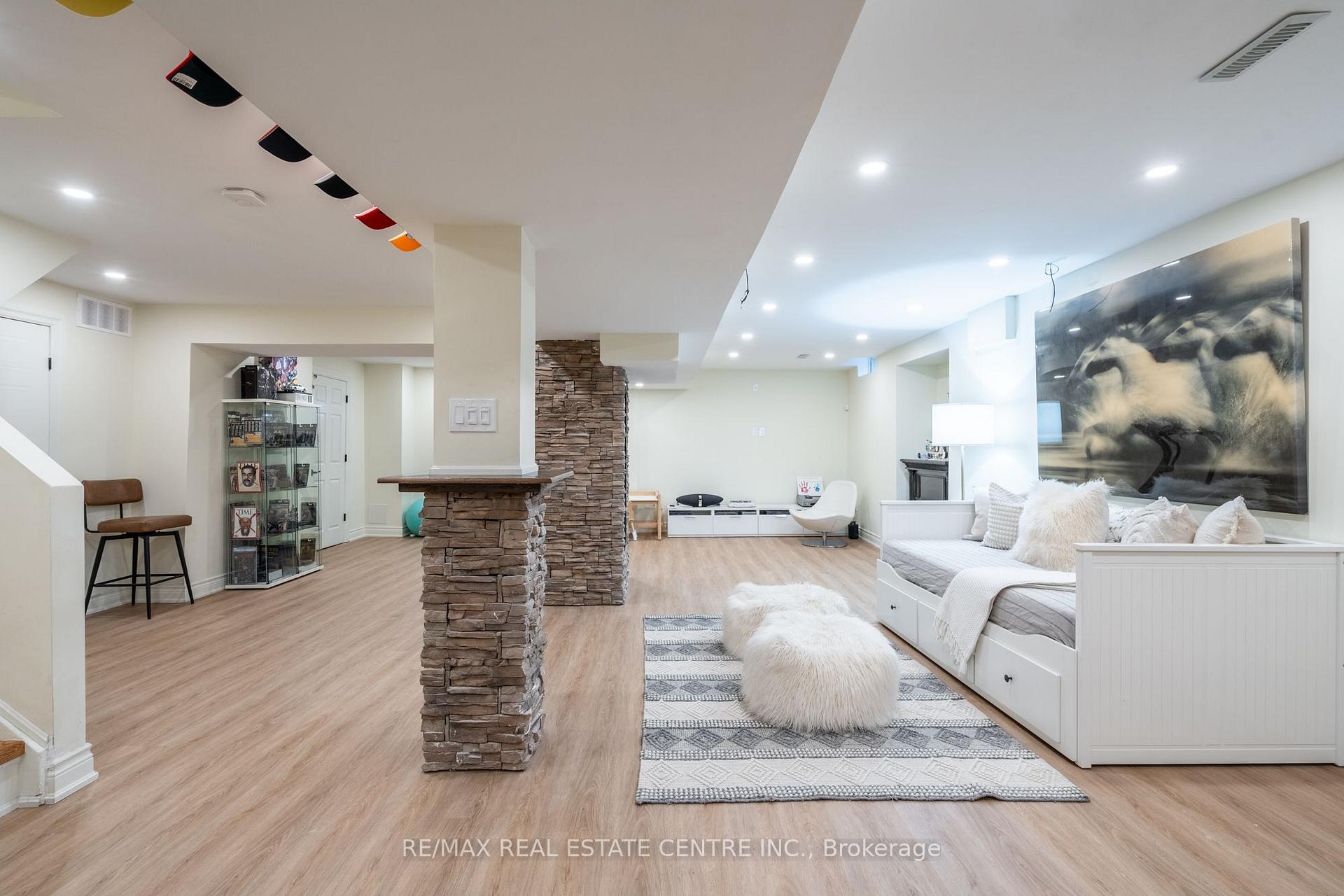 Photo 42 of 2064 Trillium Court, Burlington, Headon — HOMEH