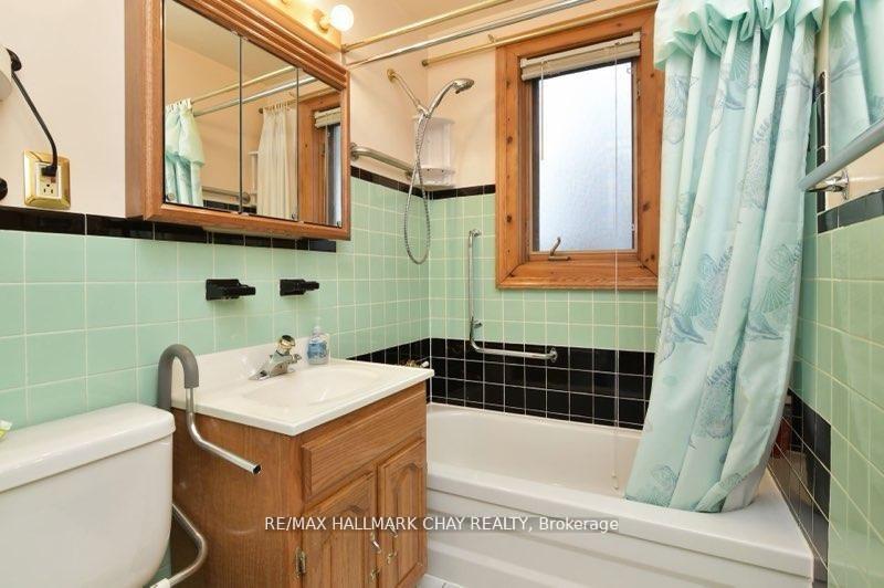 Photo 4 of Unit A, 18 Elm Street, New Tecumseth, Alliston — HOMEH