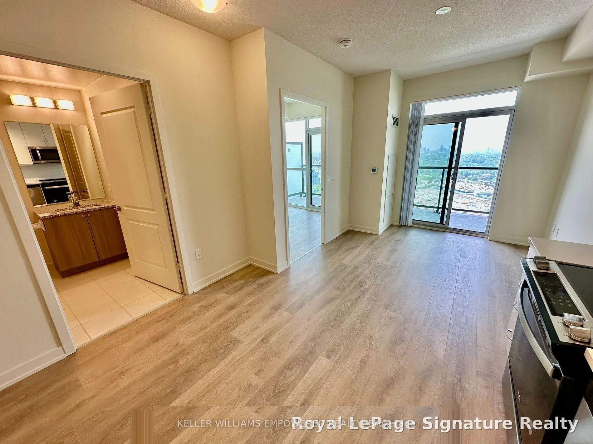 Photo 9 of Unit 4809, 38 Annie Craig Drive, Etobicoke, Mimico — HOMEH
