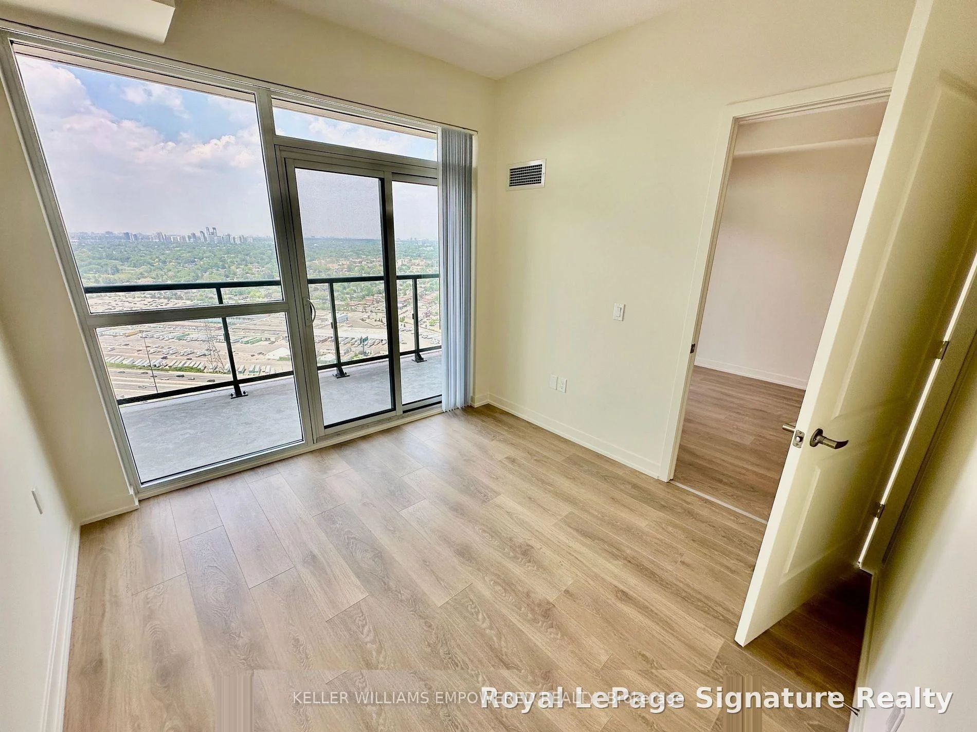 Photo 18 of Unit 4809, 38 Annie Craig Drive, Etobicoke, Mimico — HOMEH